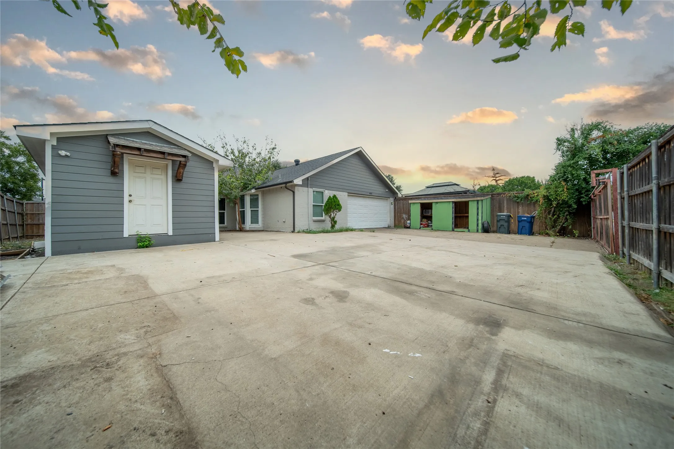 Single Family Residence For Sale in Dallas County , 4801 Freeport Drive, Garland, Texas 75043, 4 Bedroom, 2 Bathroom, 2 Garage spaces, 2,089 Sqft, built in 1983, mls#21382079, Real Estate Agent in Garland, Homes For Sale in Dallas county, Homes For Sale in Garland, Realtor in Garland Texas, Real Estate Brokerage Independent Realty Texas, Luminita Cordes Realtor