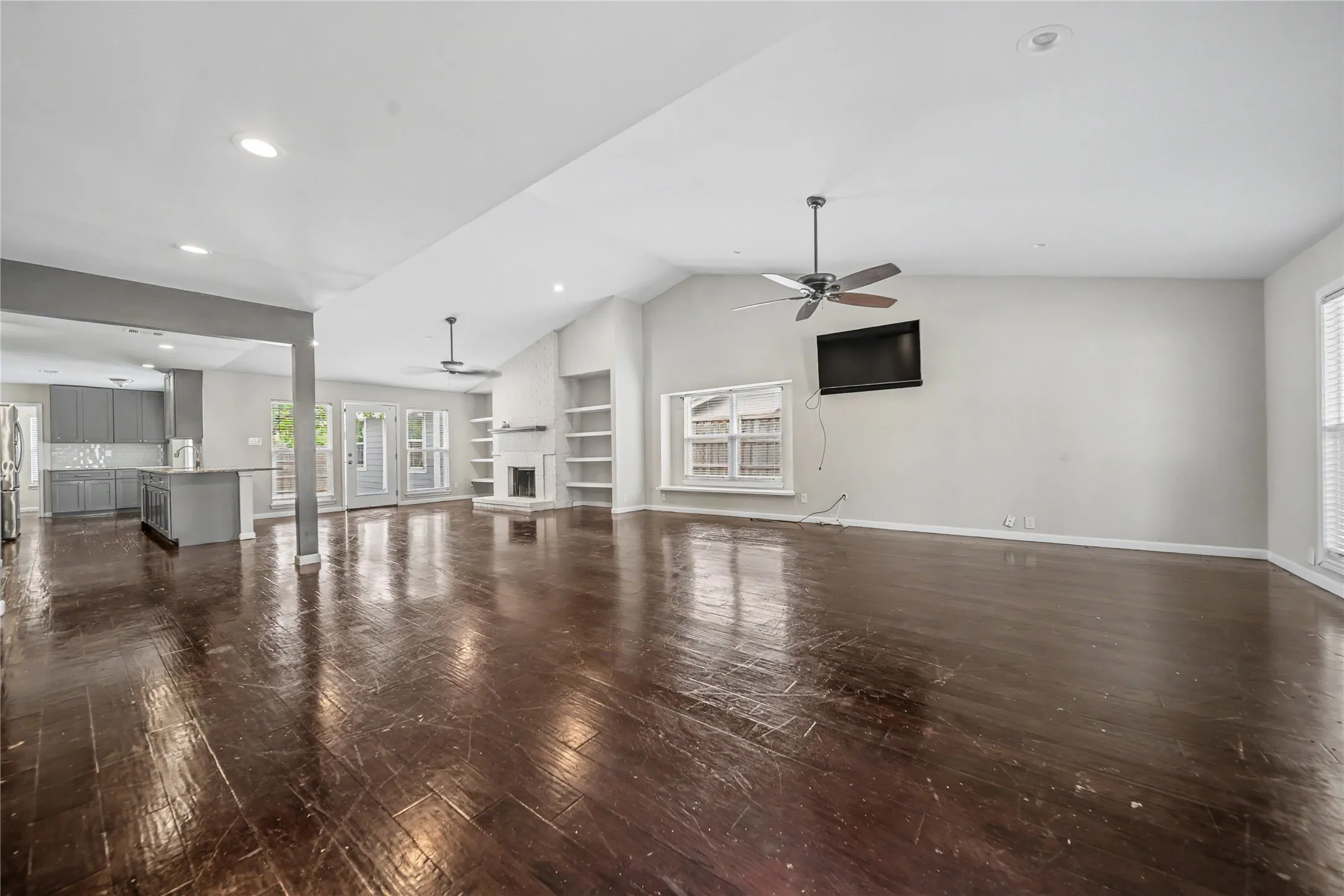 Single Family Residence For Sale in Dallas County , 4801 Freeport Drive, Garland, Texas 75043, 4 Bedroom, 2 Bathroom, 2 Garage spaces, 2,089 Sqft, built in 1983, mls#21382079, Real Estate Agent in Garland, Homes For Sale in Dallas county, Homes For Sale in Garland, Realtor in Garland Texas, Real Estate Brokerage Independent Realty Texas, Luminita Cordes Realtor