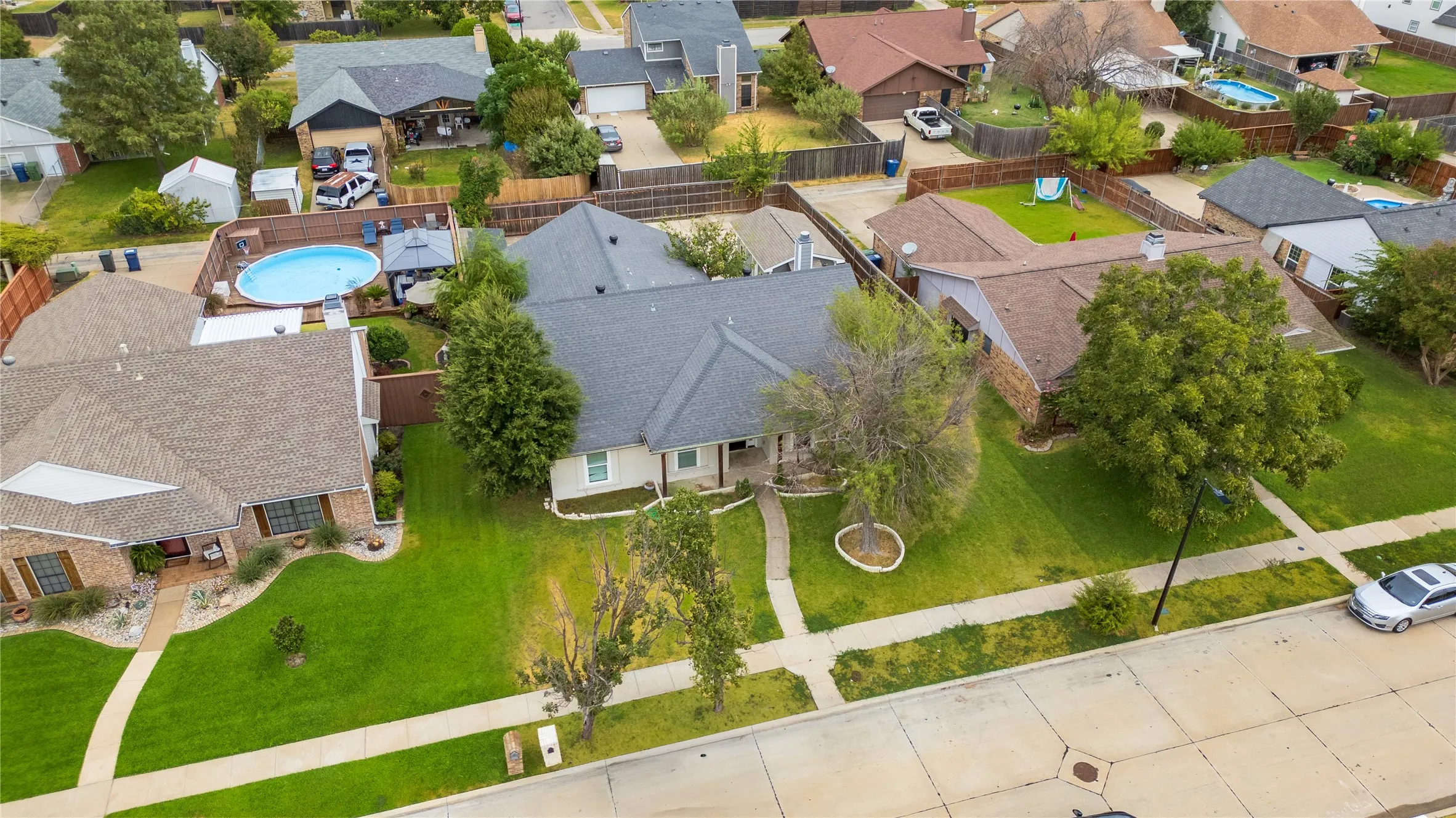 Single Family Residence For Sale in Dallas County , 4801 Freeport Drive, Garland, Texas 75043, 4 Bedroom, 2 Bathroom, 2 Garage spaces, 2,089 Sqft, built in 1983, mls#21382079, Real Estate Agent in Garland, Homes For Sale in Dallas county, Homes For Sale in Garland, Realtor in Garland Texas, Real Estate Brokerage Independent Realty Texas, Luminita Cordes Realtor
