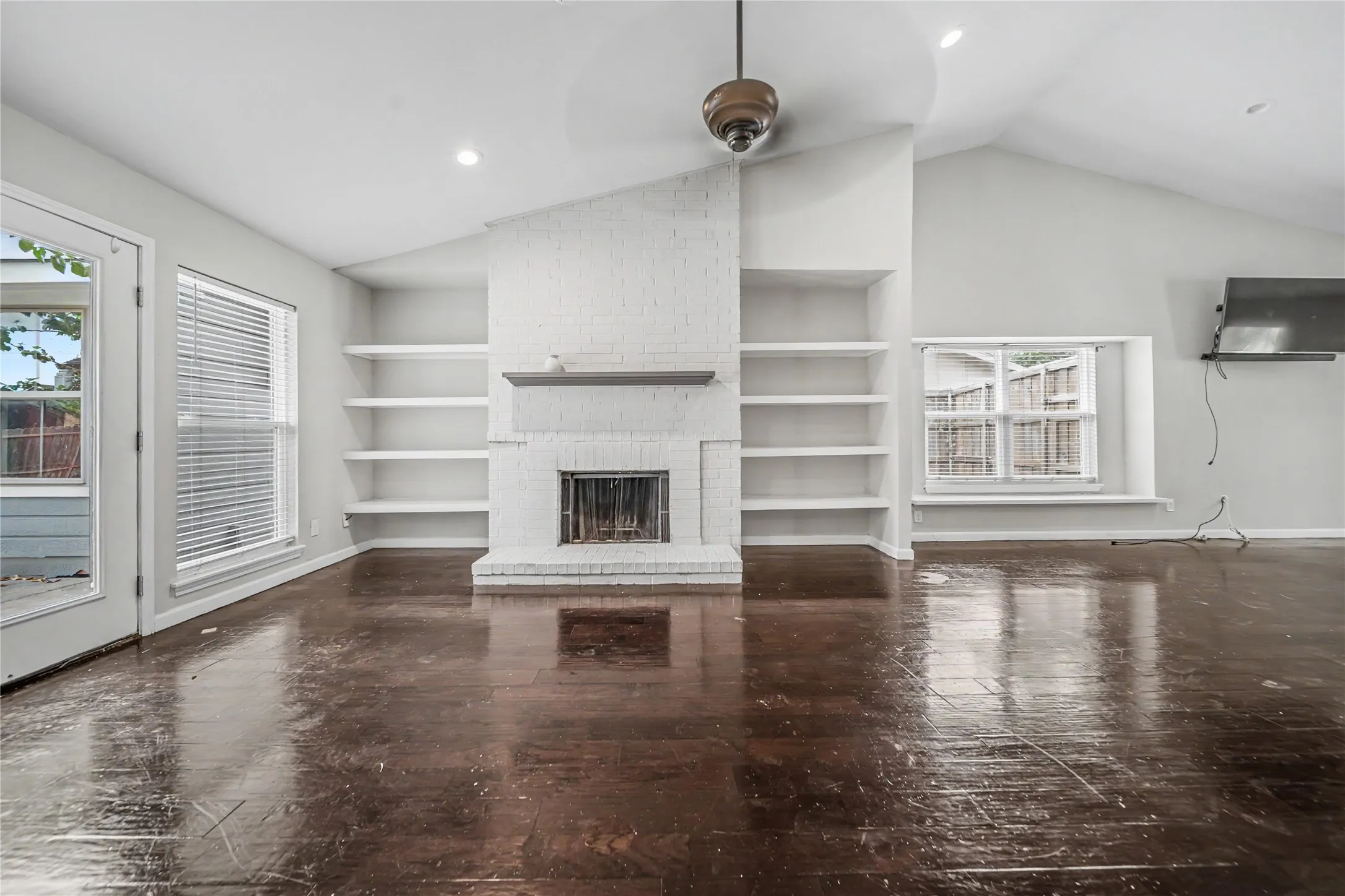 Single Family Residence For Sale in Dallas County , 4801 Freeport Drive, Garland, Texas 75043, 4 Bedroom, 2 Bathroom, 2 Garage spaces, 2,089 Sqft, built in 1983, mls#21382079, Real Estate Agent in Garland, Homes For Sale in Dallas county, Homes For Sale in Garland, Realtor in Garland Texas, Real Estate Brokerage Independent Realty Texas, Luminita Cordes Realtor