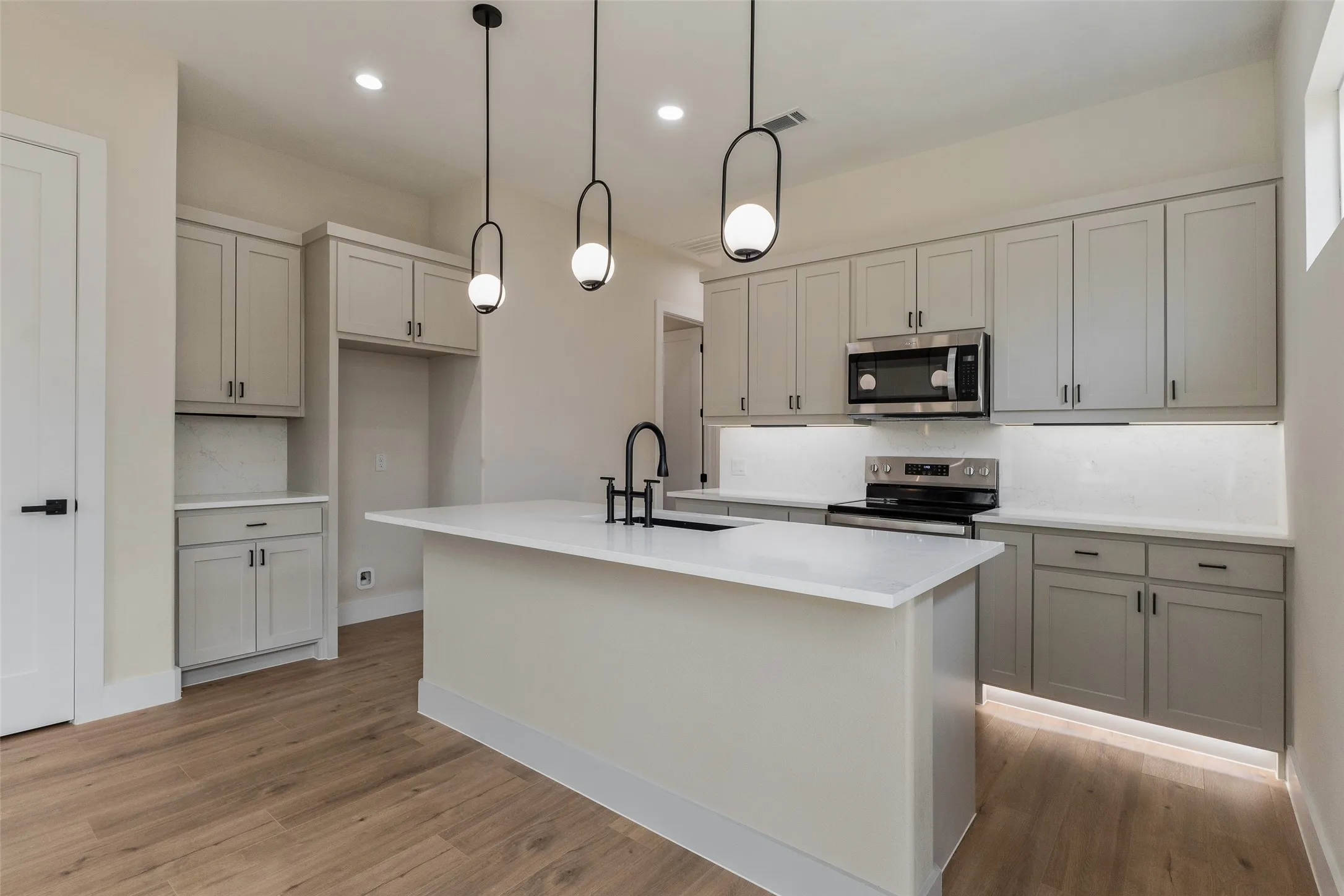 Single Family Residence For Sale in Dallas County , 2816 Marburg Street, Dallas, Texas 75215, 3 Bedroom, 2 Bathroom, 1 Garage spaces, 1,400 Sqft, built in 2026, mls#21382219, Real Estate Agent in Dallas, Homes For Sale in Dallas county, Homes For Sale in Dallas, Realtor in Dallas Texas, Real Estate Brokerage Independent Realty Texas, Luminita Cordes Realtor