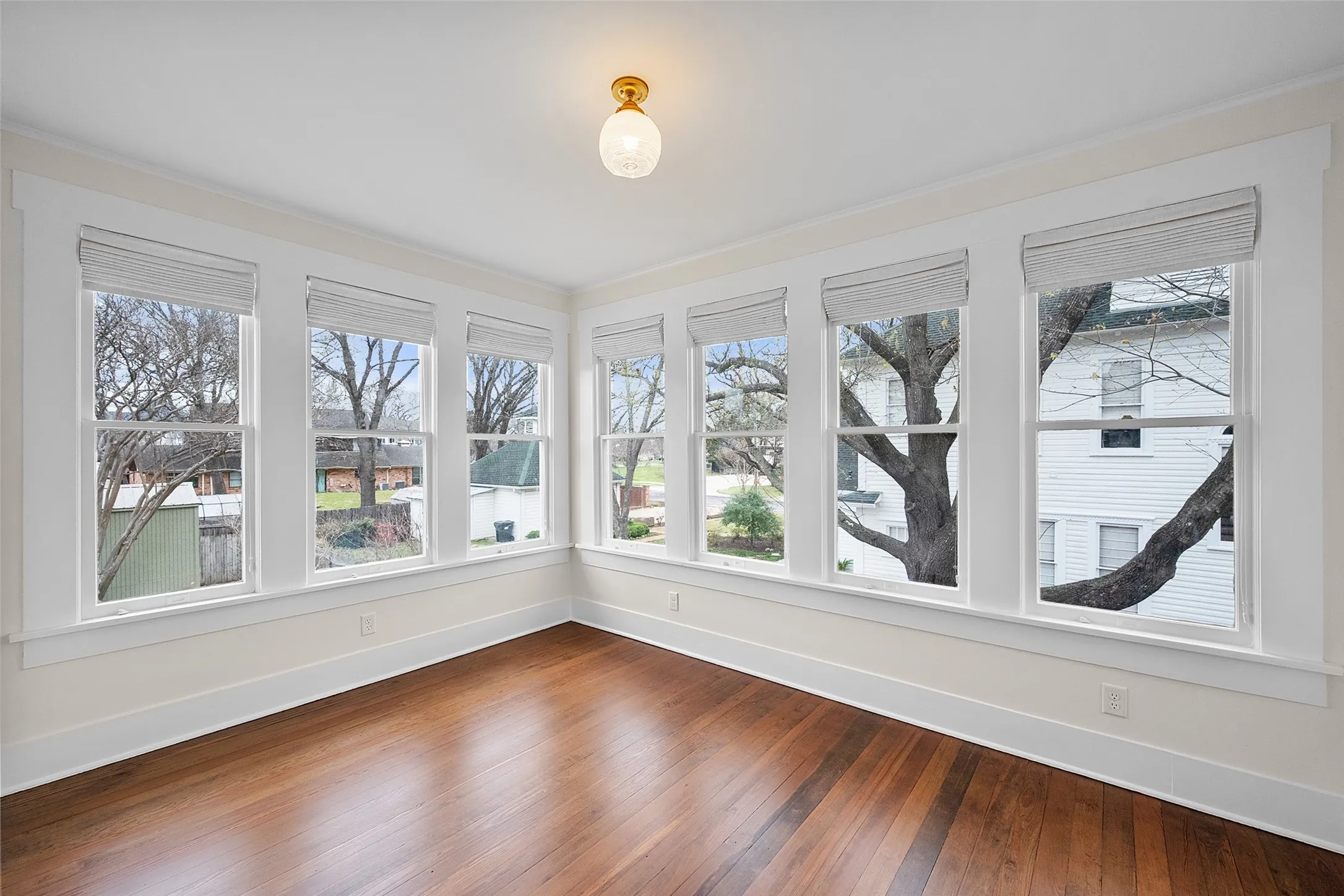 Single Family Residence For Rent in Navarro County , 1106 W 4th Avenue, Corsicana, Texas 75110, 4 Bedroom, 2 Bathroom, Garage spaces, 2,520 Sqft, built in 1923, mls#21382596, Real Estate Agent in Corsicana, Homes For Rent in Navarro county, Homes For Rent in Corsicana, Realtor in Corsicana Texas, Real Estate Brokerage Independent Realty Texas, Luminita Cordes Realtor