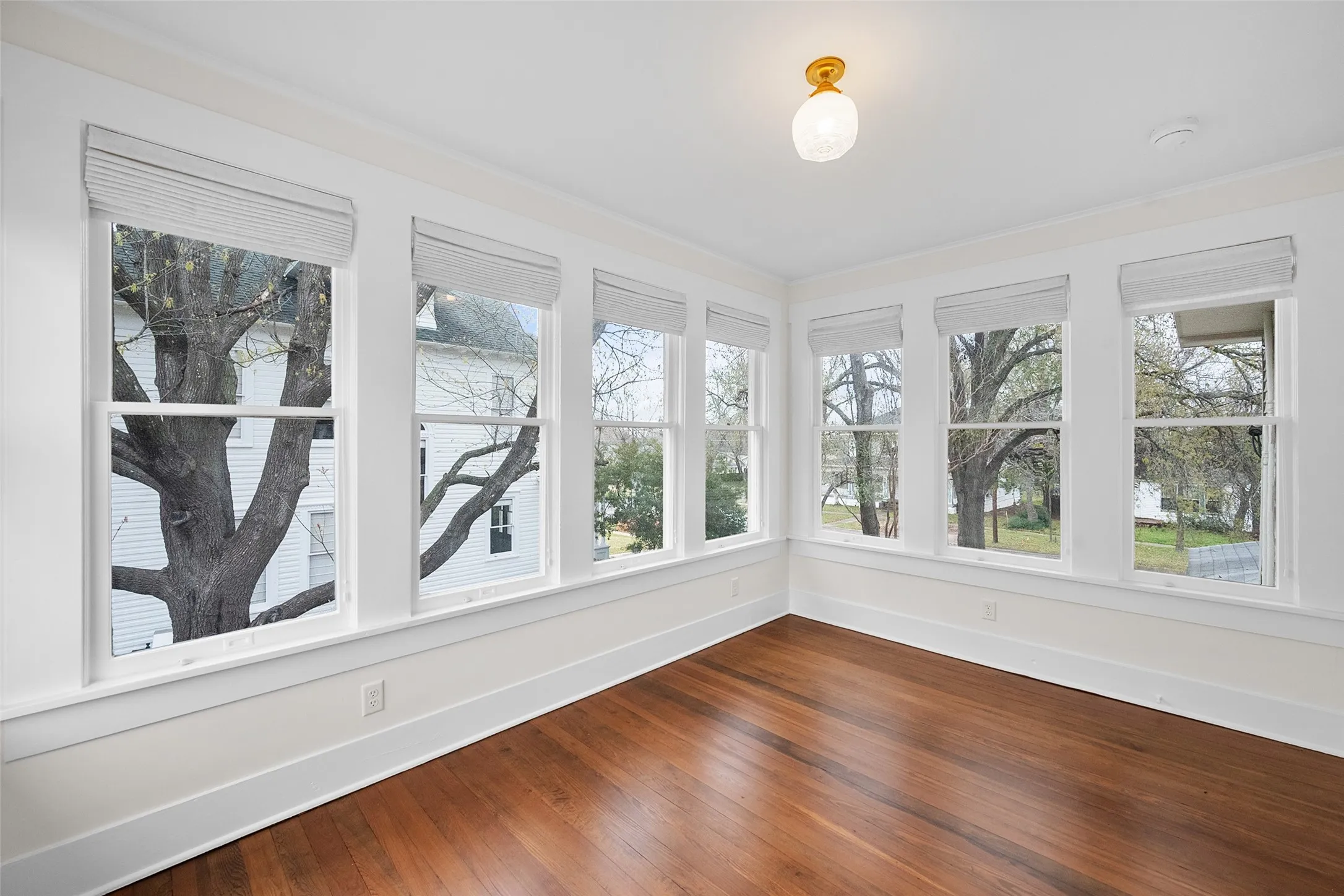 Single Family Residence For Rent in Navarro County , 1106 W 4th Avenue, Corsicana, Texas 75110, 4 Bedroom, 2 Bathroom, Garage spaces, 2,520 Sqft, built in 1923, mls#21382596, Real Estate Agent in Corsicana, Homes For Rent in Navarro county, Homes For Rent in Corsicana, Realtor in Corsicana Texas, Real Estate Brokerage Independent Realty Texas, Luminita Cordes Realtor