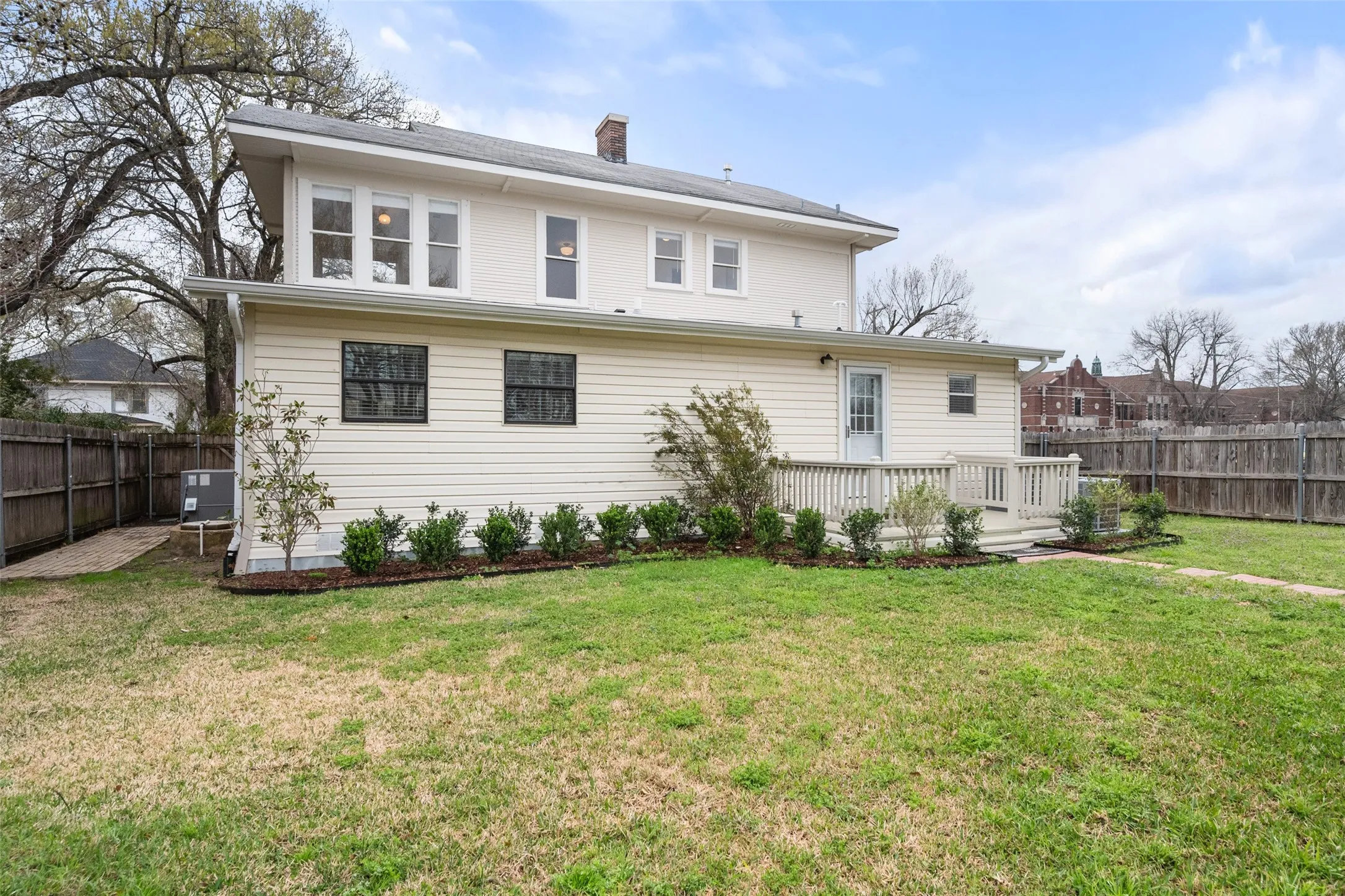 Single Family Residence For Rent in Navarro County , 1106 W 4th Avenue, Corsicana, Texas 75110, 4 Bedroom, 2 Bathroom, Garage spaces, 2,520 Sqft, built in 1923, mls#21382596, Real Estate Agent in Corsicana, Homes For Rent in Navarro county, Homes For Rent in Corsicana, Realtor in Corsicana Texas, Real Estate Brokerage Independent Realty Texas, Luminita Cordes Realtor