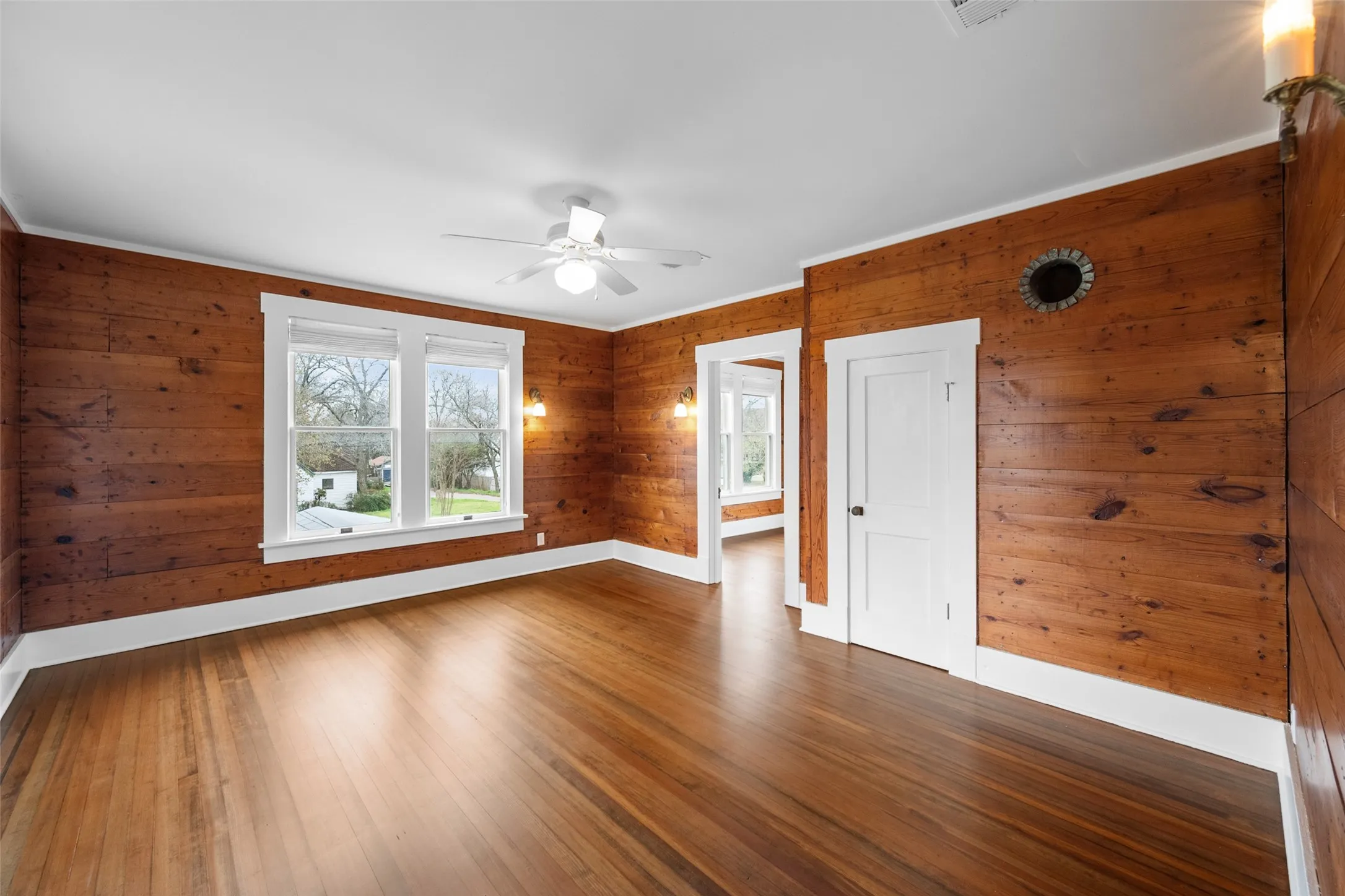 Single Family Residence For Rent in Navarro County , 1106 W 4th Avenue, Corsicana, Texas 75110, 4 Bedroom, 2 Bathroom, Garage spaces, 2,520 Sqft, built in 1923, mls#21382596, Real Estate Agent in Corsicana, Homes For Rent in Navarro county, Homes For Rent in Corsicana, Realtor in Corsicana Texas, Real Estate Brokerage Independent Realty Texas, Luminita Cordes Realtor