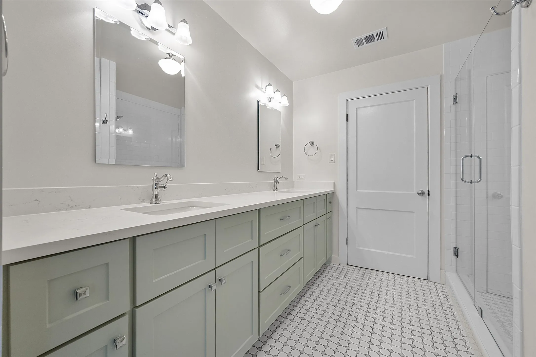 Single Family Residence For Rent in Navarro County , 1106 W 4th Avenue, Corsicana, Texas 75110, 4 Bedroom, 2 Bathroom, Garage spaces, 2,520 Sqft, built in 1923, mls#21382596, Real Estate Agent in Corsicana, Homes For Rent in Navarro county, Homes For Rent in Corsicana, Realtor in Corsicana Texas, Real Estate Brokerage Independent Realty Texas, Luminita Cordes Realtor