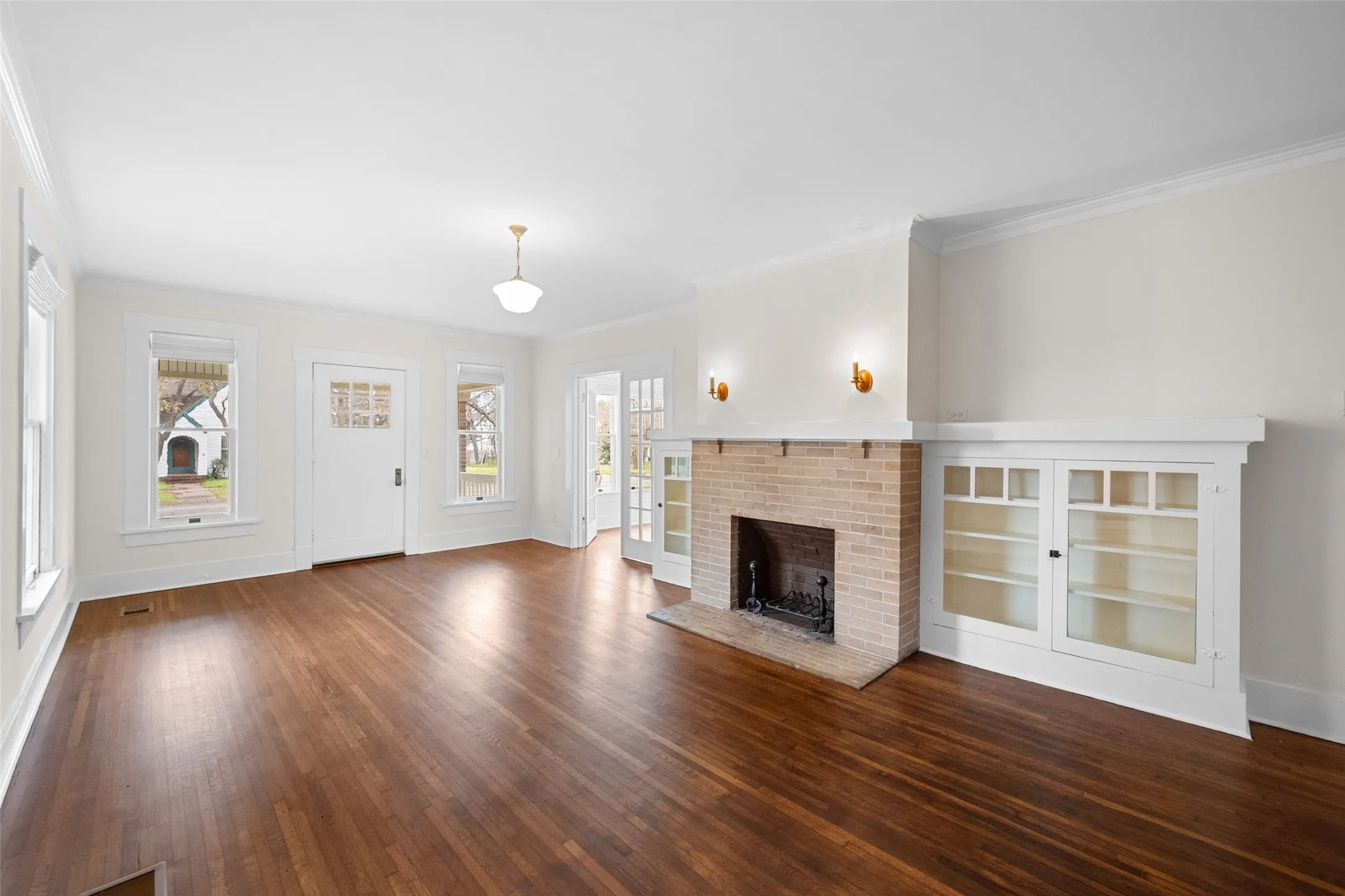Single Family Residence For Rent in Navarro County , 1106 W 4th Avenue, Corsicana, Texas 75110, 4 Bedroom, 2 Bathroom, Garage spaces, 2,520 Sqft, built in 1923, mls#21382596, Real Estate Agent in Corsicana, Homes For Rent in Navarro county, Homes For Rent in Corsicana, Realtor in Corsicana Texas, Real Estate Brokerage Independent Realty Texas, Luminita Cordes Realtor