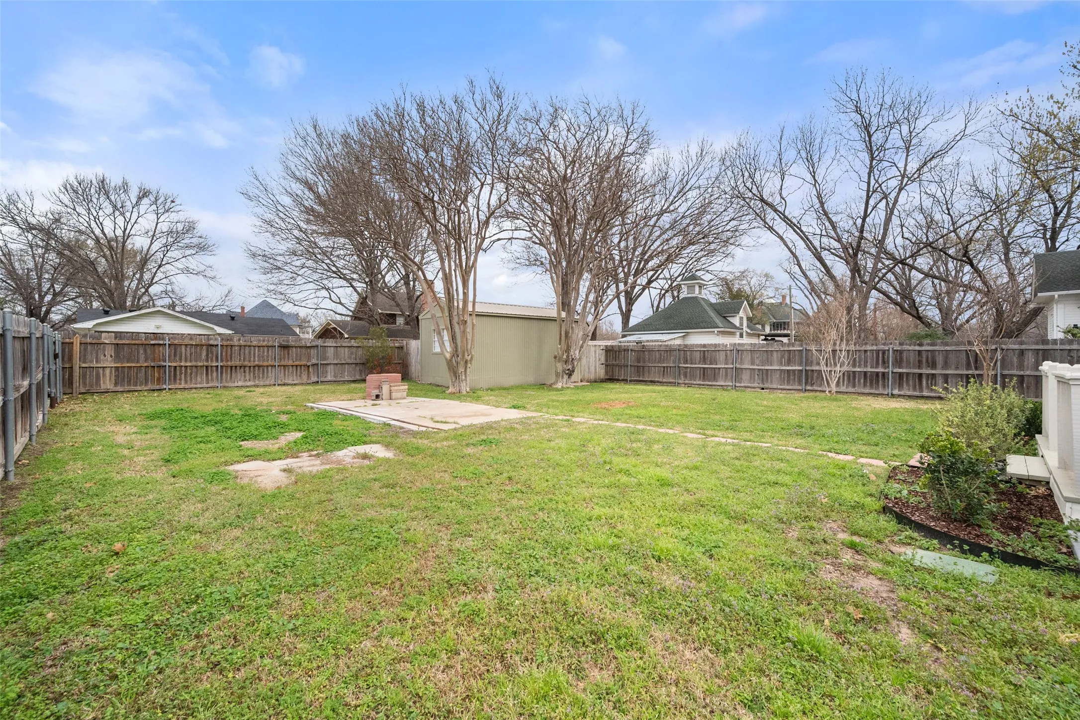 Single Family Residence For Rent in Navarro County , 1106 W 4th Avenue, Corsicana, Texas 75110, 4 Bedroom, 2 Bathroom, Garage spaces, 2,520 Sqft, built in 1923, mls#21382596, Real Estate Agent in Corsicana, Homes For Rent in Navarro county, Homes For Rent in Corsicana, Realtor in Corsicana Texas, Real Estate Brokerage Independent Realty Texas, Luminita Cordes Realtor