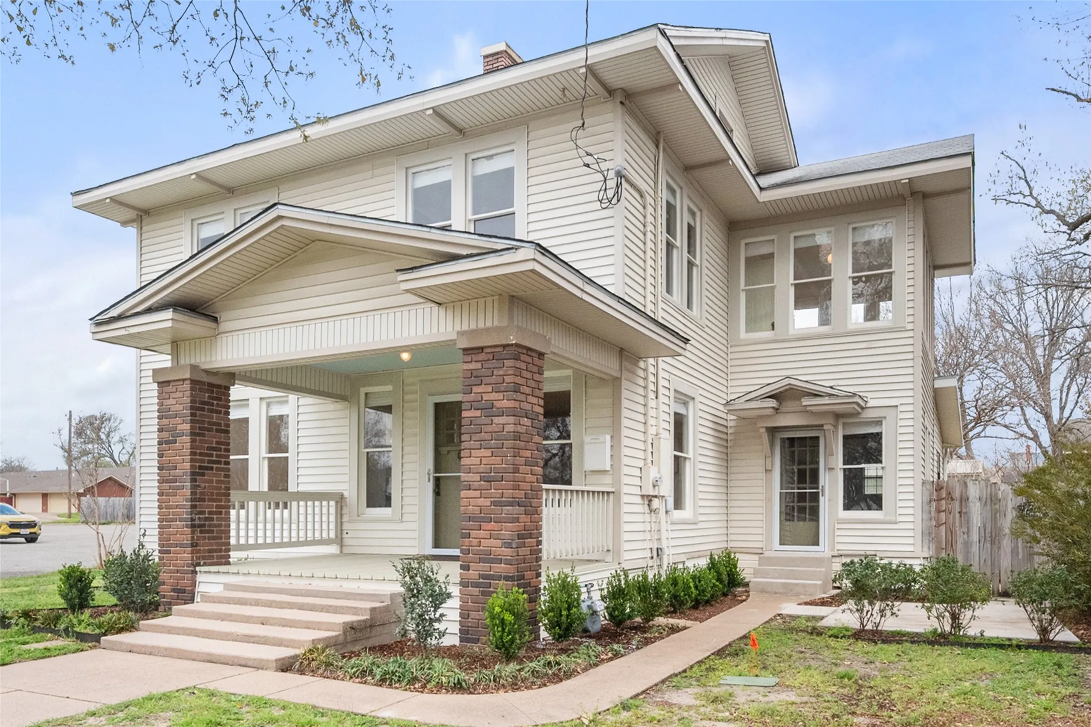 Single Family Residence For Rent in Navarro County , 1106 W 4th Avenue, Corsicana, Texas 75110, 4 Bedroom, 2 Bathroom, Garage spaces, 2,520 Sqft, built in 1923, mls#21382596, Real Estate Agent in Corsicana, Homes For Rent in Navarro county, Homes For Rent in Corsicana, Realtor in Corsicana Texas, Real Estate Brokerage Independent Realty Texas, Luminita Cordes Realtor