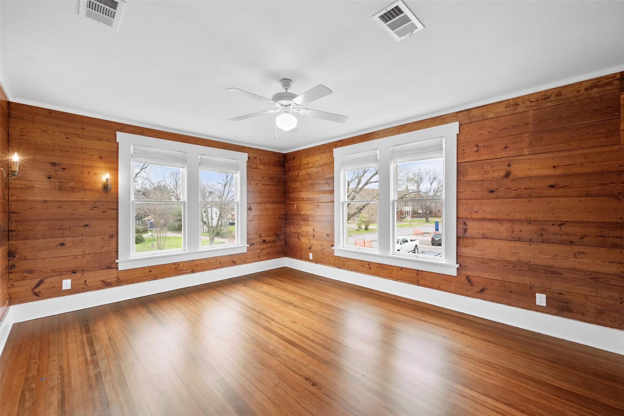 Single Family Residence For Rent in Navarro County , 1106 W 4th Avenue, Corsicana, Texas 75110, 4 Bedroom, 2 Bathroom, Garage spaces, 2,520 Sqft, built in 1923, mls#21382596, Real Estate Agent in Corsicana, Homes For Rent in Navarro county, Homes For Rent in Corsicana, Realtor in Corsicana Texas, Real Estate Brokerage Independent Realty Texas, Luminita Cordes Realtor