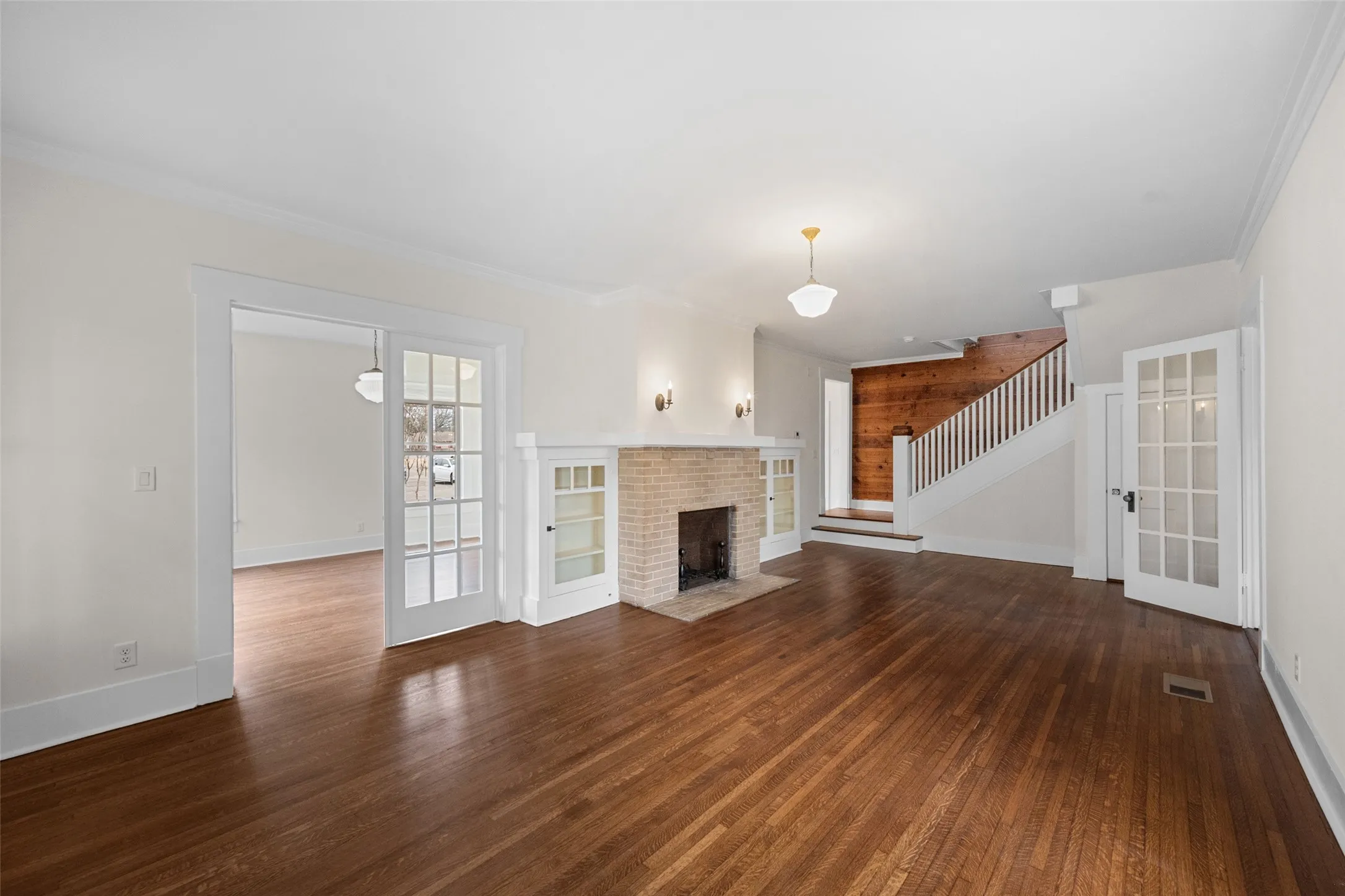 Single Family Residence For Rent in Navarro County , 1106 W 4th Avenue, Corsicana, Texas 75110, 4 Bedroom, 2 Bathroom, Garage spaces, 2,520 Sqft, built in 1923, mls#21382596, Real Estate Agent in Corsicana, Homes For Rent in Navarro county, Homes For Rent in Corsicana, Realtor in Corsicana Texas, Real Estate Brokerage Independent Realty Texas, Luminita Cordes Realtor