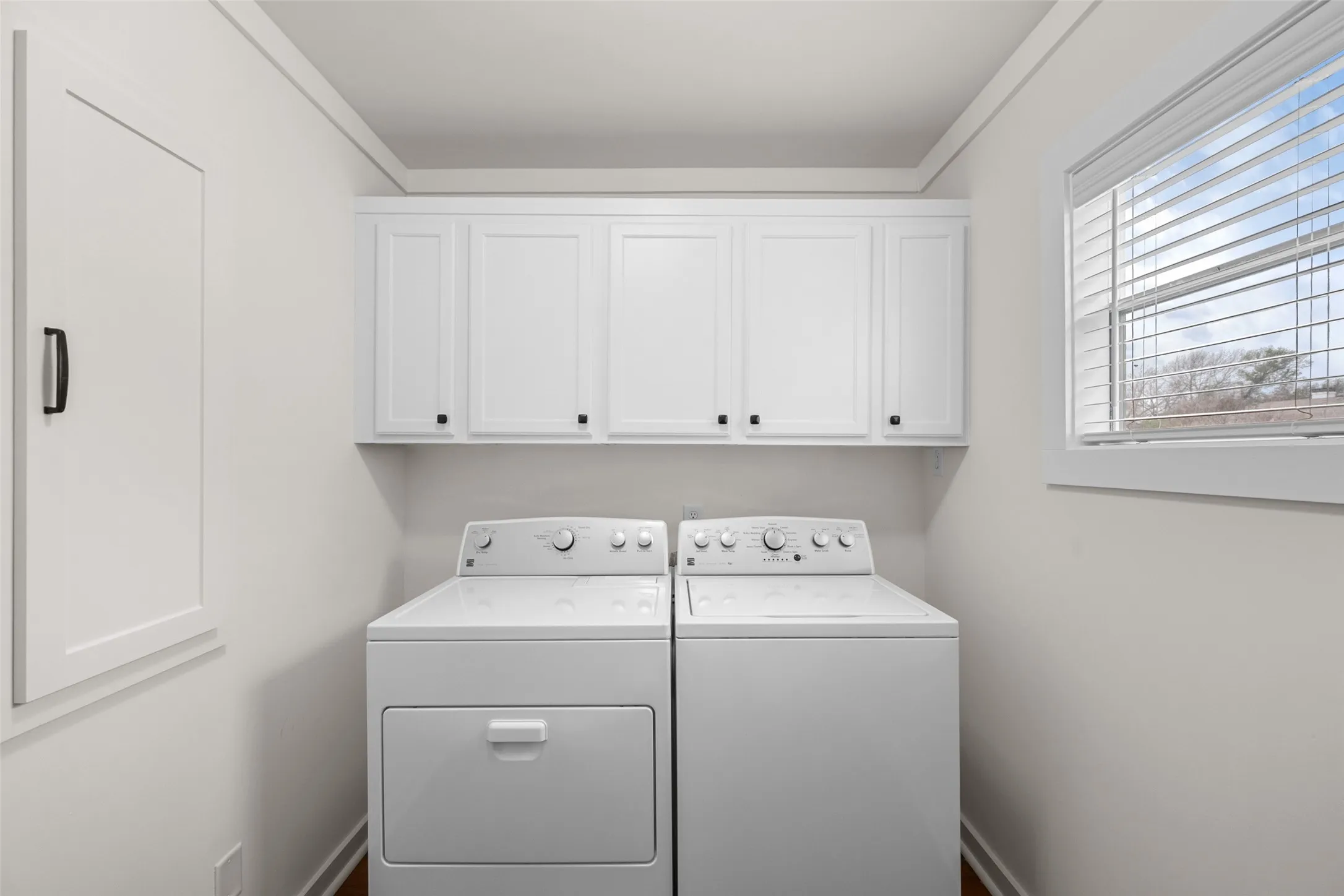 Single Family Residence For Rent in Navarro County , 1106 W 4th Avenue, Corsicana, Texas 75110, 4 Bedroom, 2 Bathroom, Garage spaces, 2,520 Sqft, built in 1923, mls#21382596, Real Estate Agent in Corsicana, Homes For Rent in Navarro county, Homes For Rent in Corsicana, Realtor in Corsicana Texas, Real Estate Brokerage Independent Realty Texas, Luminita Cordes Realtor