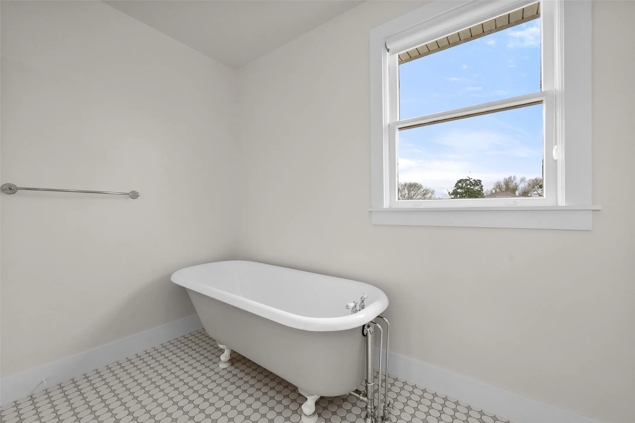 Single Family Residence For Rent in Navarro County , 1106 W 4th Avenue, Corsicana, Texas 75110, 4 Bedroom, 2 Bathroom, Garage spaces, 2,520 Sqft, built in 1923, mls#21382596, Real Estate Agent in Corsicana, Homes For Rent in Navarro county, Homes For Rent in Corsicana, Realtor in Corsicana Texas, Real Estate Brokerage Independent Realty Texas, Luminita Cordes Realtor