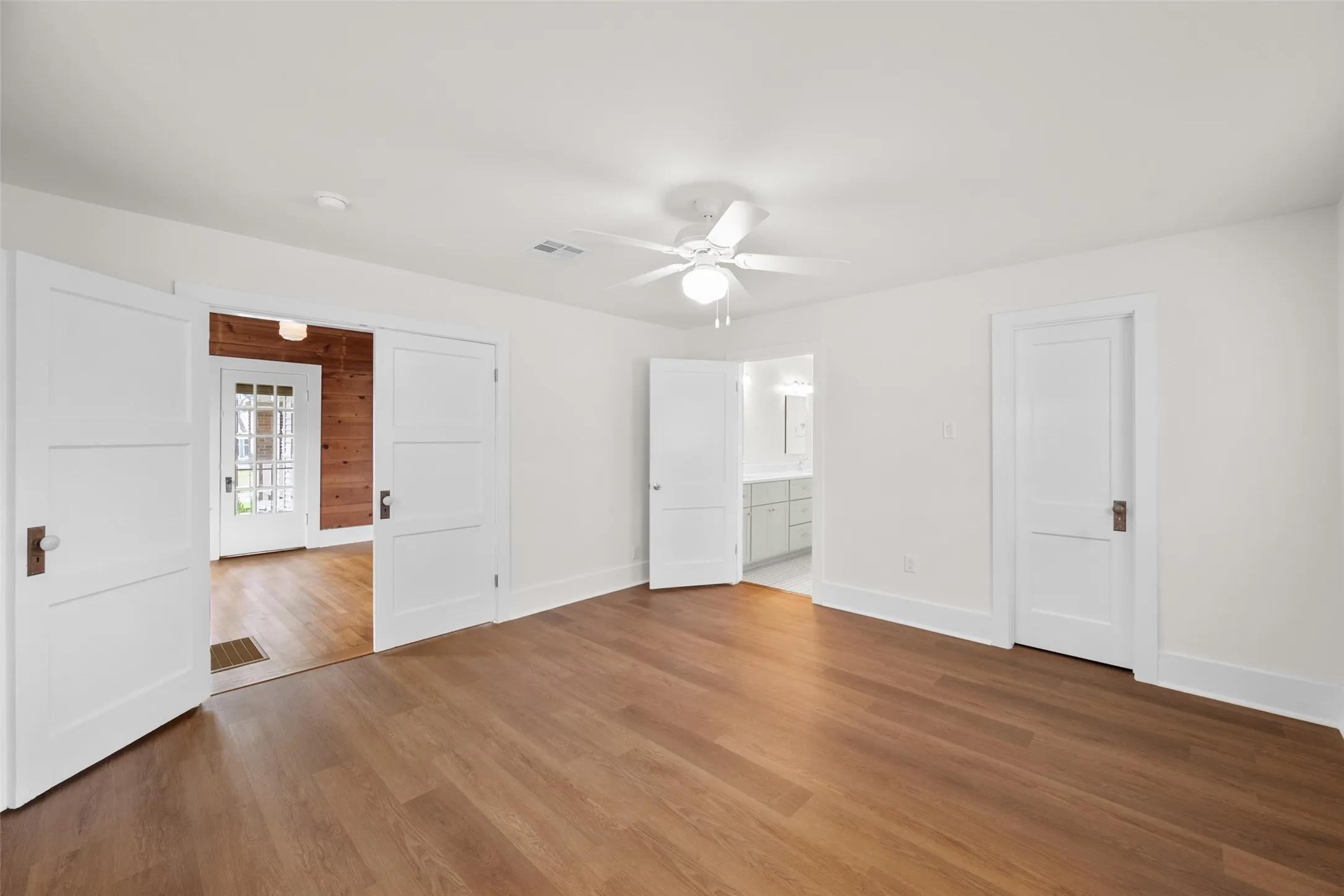 Single Family Residence For Rent in Navarro County , 1106 W 4th Avenue, Corsicana, Texas 75110, 4 Bedroom, 2 Bathroom, Garage spaces, 2,520 Sqft, built in 1923, mls#21382596, Real Estate Agent in Corsicana, Homes For Rent in Navarro county, Homes For Rent in Corsicana, Realtor in Corsicana Texas, Real Estate Brokerage Independent Realty Texas, Luminita Cordes Realtor