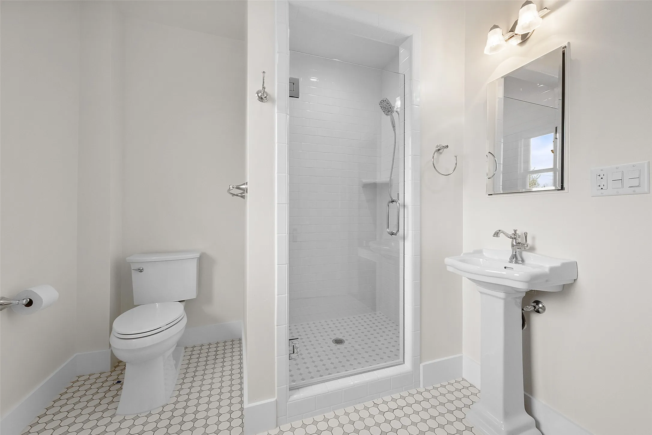 Single Family Residence For Rent in Navarro County , 1106 W 4th Avenue, Corsicana, Texas 75110, 4 Bedroom, 2 Bathroom, Garage spaces, 2,520 Sqft, built in 1923, mls#21382596, Real Estate Agent in Corsicana, Homes For Rent in Navarro county, Homes For Rent in Corsicana, Realtor in Corsicana Texas, Real Estate Brokerage Independent Realty Texas, Luminita Cordes Realtor