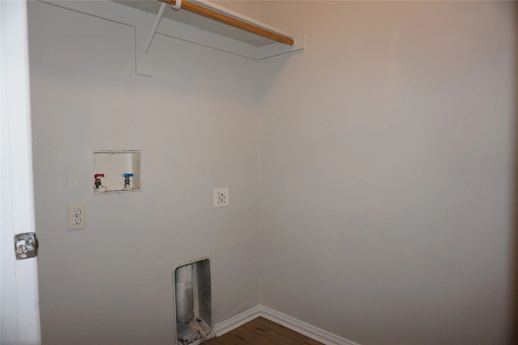 Duplex For Rent in Tarrant County , 5105 Flamingo Road 5105, Fort Worth, Texas 76119, 3 Bedroom, 2 Bathroom, Garage spaces, 1,090 Sqft, built in 2008, mls#21382632, Real Estate Agent in Fort Worth, Homes For Rent in Tarrant county, Homes For Rent in Fort Worth, Realtor in Fort Worth Texas, Real Estate Brokerage Independent Realty Texas, Luminita Cordes Realtor