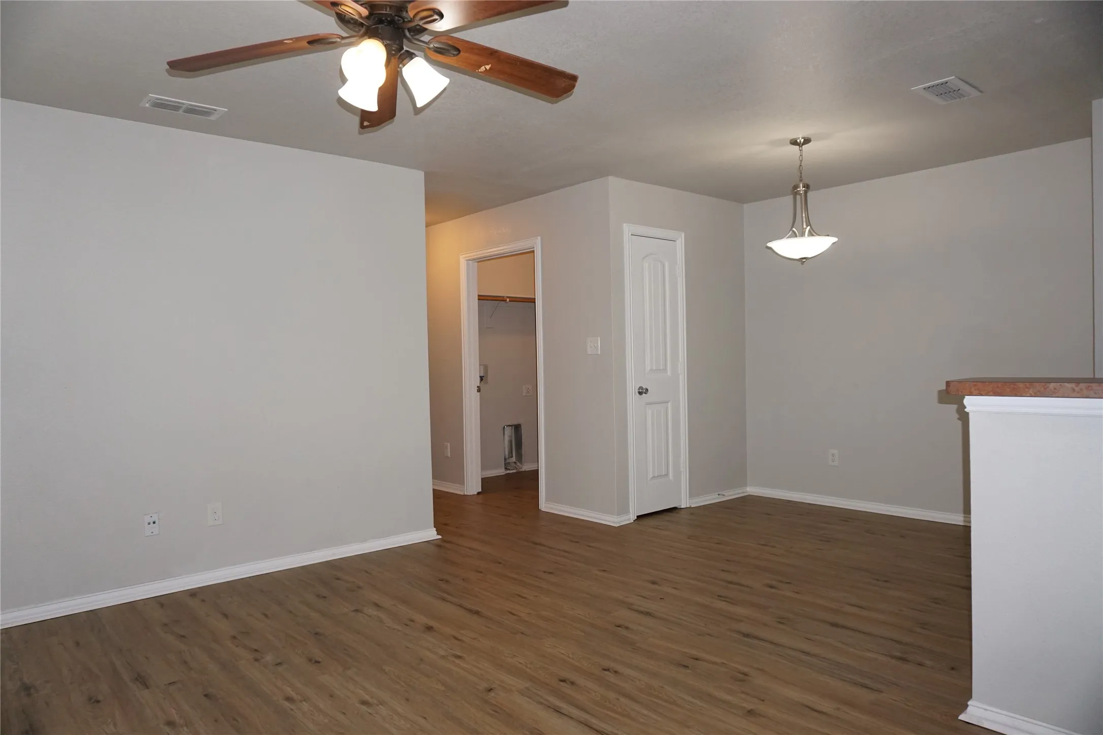 Duplex For Rent in Tarrant County , 5105 Flamingo Road 5105, Fort Worth, Texas 76119, 3 Bedroom, 2 Bathroom, Garage spaces, 1,090 Sqft, built in 2008, mls#21382632, Real Estate Agent in Fort Worth, Homes For Rent in Tarrant county, Homes For Rent in Fort Worth, Realtor in Fort Worth Texas, Real Estate Brokerage Independent Realty Texas, Luminita Cordes Realtor