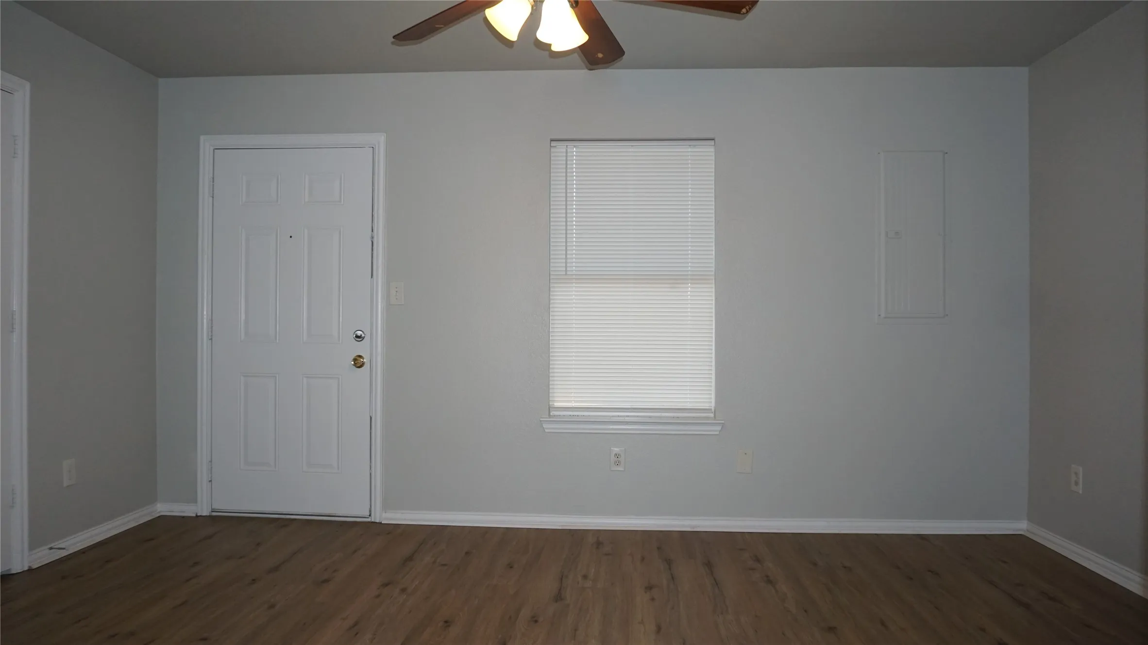 Duplex For Rent in Tarrant County , 5105 Flamingo Road 5105, Fort Worth, Texas 76119, 3 Bedroom, 2 Bathroom, Garage spaces, 1,090 Sqft, built in 2008, mls#21382632, Real Estate Agent in Fort Worth, Homes For Rent in Tarrant county, Homes For Rent in Fort Worth, Realtor in Fort Worth Texas, Real Estate Brokerage Independent Realty Texas, Luminita Cordes Realtor