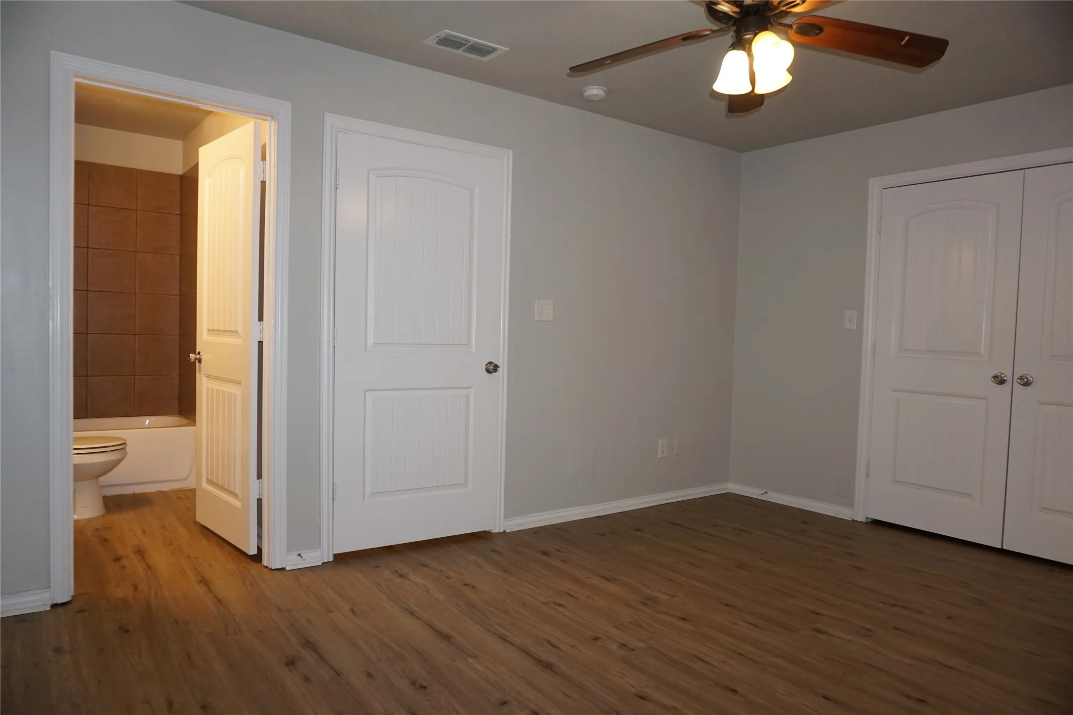 Duplex For Rent in Tarrant County , 5105 Flamingo Road 5105, Fort Worth, Texas 76119, 3 Bedroom, 2 Bathroom, Garage spaces, 1,090 Sqft, built in 2008, mls#21382632, Real Estate Agent in Fort Worth, Homes For Rent in Tarrant county, Homes For Rent in Fort Worth, Realtor in Fort Worth Texas, Real Estate Brokerage Independent Realty Texas, Luminita Cordes Realtor