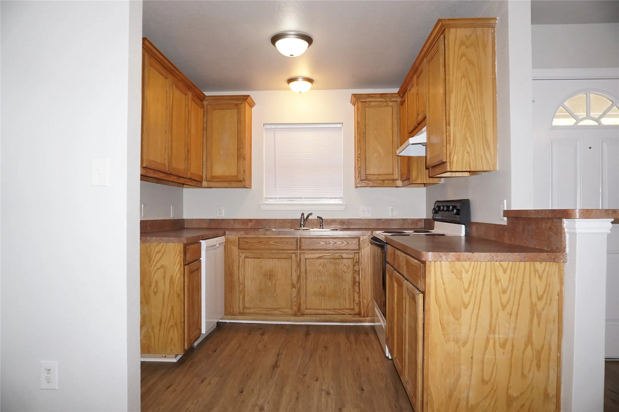 Duplex For Rent in Tarrant County , 5105 Flamingo Road 5105, Fort Worth, Texas 76119, 3 Bedroom, 2 Bathroom, Garage spaces, 1,090 Sqft, built in 2008, mls#21382632, Real Estate Agent in Fort Worth, Homes For Rent in Tarrant county, Homes For Rent in Fort Worth, Realtor in Fort Worth Texas, Real Estate Brokerage Independent Realty Texas, Luminita Cordes Realtor