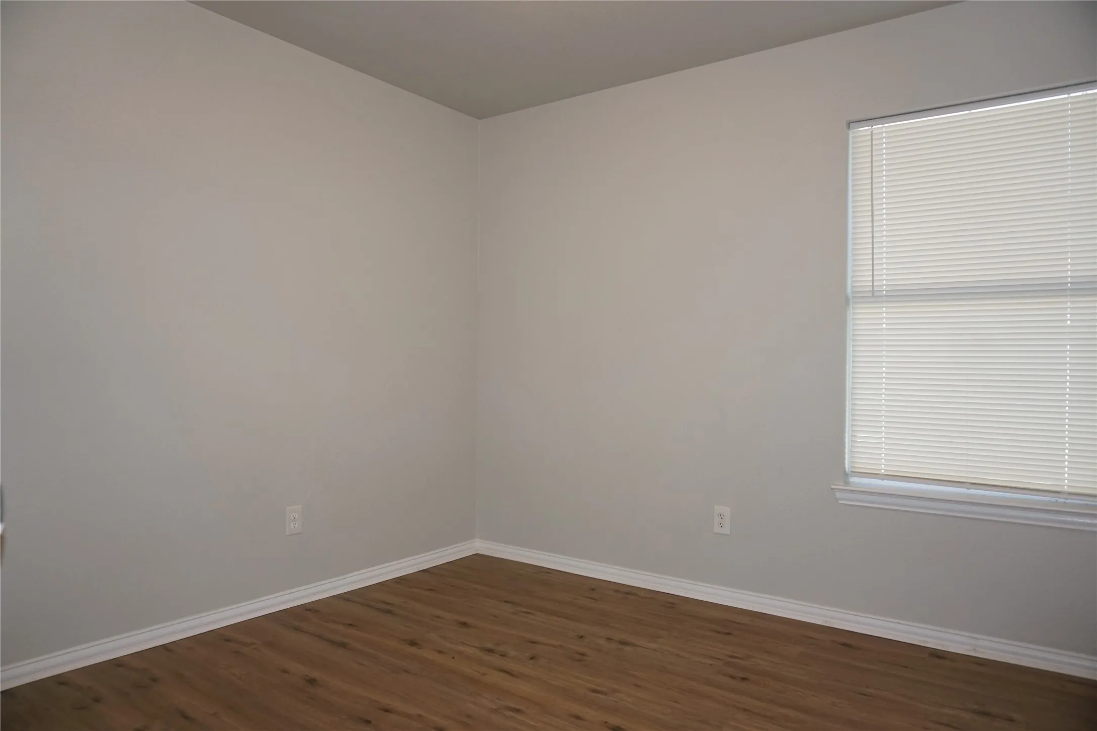 Duplex For Rent in Tarrant County , 5105 Flamingo Road 5105, Fort Worth, Texas 76119, 3 Bedroom, 2 Bathroom, Garage spaces, 1,090 Sqft, built in 2008, mls#21382632, Real Estate Agent in Fort Worth, Homes For Rent in Tarrant county, Homes For Rent in Fort Worth, Realtor in Fort Worth Texas, Real Estate Brokerage Independent Realty Texas, Luminita Cordes Realtor
