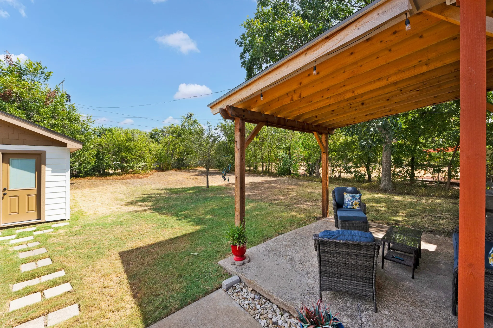 Single Family Residence For Sale in Mc Lennan County , 801 N 44th Street, Waco, Texas 76710, 3 Bedroom, 1 Bathroom, 1 Garage spaces, 1,146 Sqft, built in 1952, mls#21382615, Real Estate Agent in Waco, Homes For Sale in Mc Lennan county, Homes For Sale in Waco, Realtor in Waco Texas, Real Estate Brokerage Independent Realty Texas, Luminita Cordes Realtor