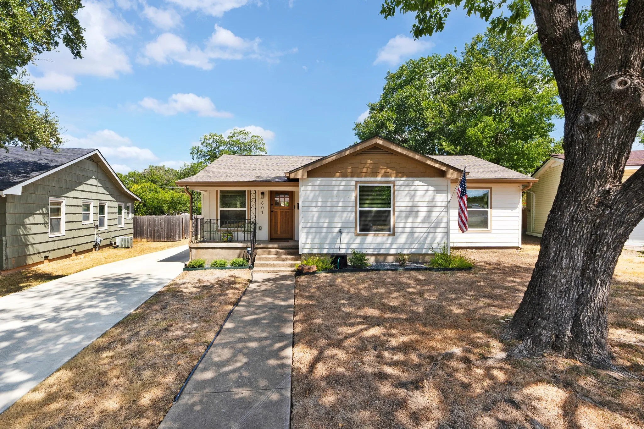 Single Family Residence For Sale in Mc Lennan County , 801 N 44th Street, Waco, Texas 76710, 3 Bedroom, 1 Bathroom, 1 Garage spaces, 1,146 Sqft, built in 1952, mls#21382615, Real Estate Agent in Waco, Homes For Sale in Mc Lennan county, Homes For Sale in Waco, Realtor in Waco Texas, Real Estate Brokerage Independent Realty Texas, Luminita Cordes Realtor