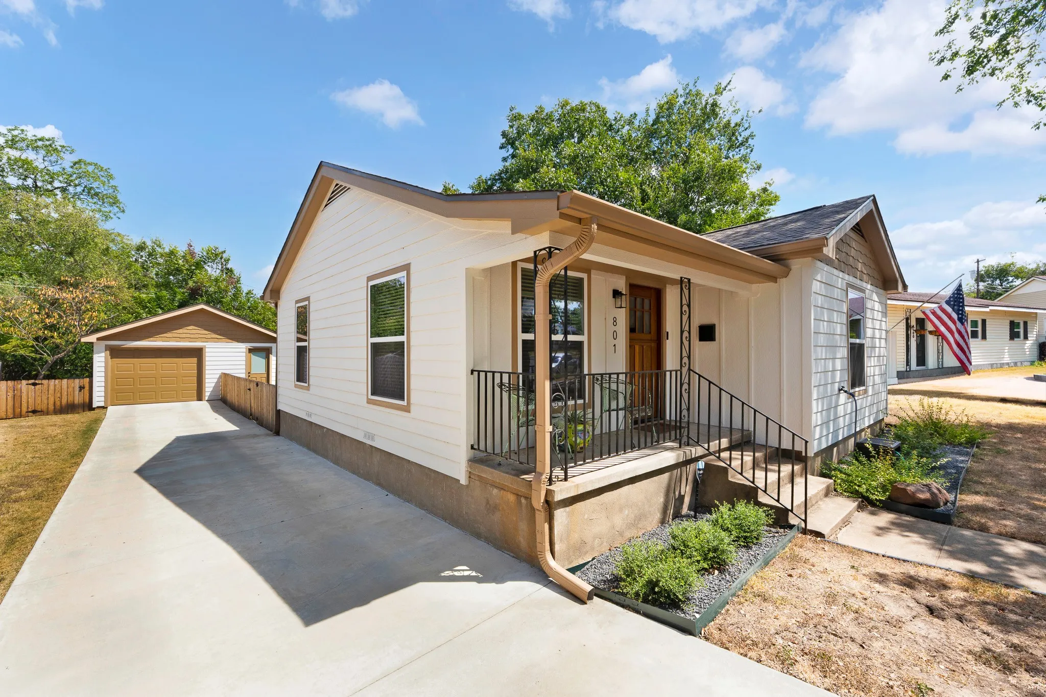 Single Family Residence For Sale in Mc Lennan County , 801 N 44th Street, Waco, Texas 76710, 3 Bedroom, 1 Bathroom, 1 Garage spaces, 1,146 Sqft, built in 1952, mls#21382615, Real Estate Agent in Waco, Homes For Sale in Mc Lennan county, Homes For Sale in Waco, Realtor in Waco Texas, Real Estate Brokerage Independent Realty Texas, Luminita Cordes Realtor
