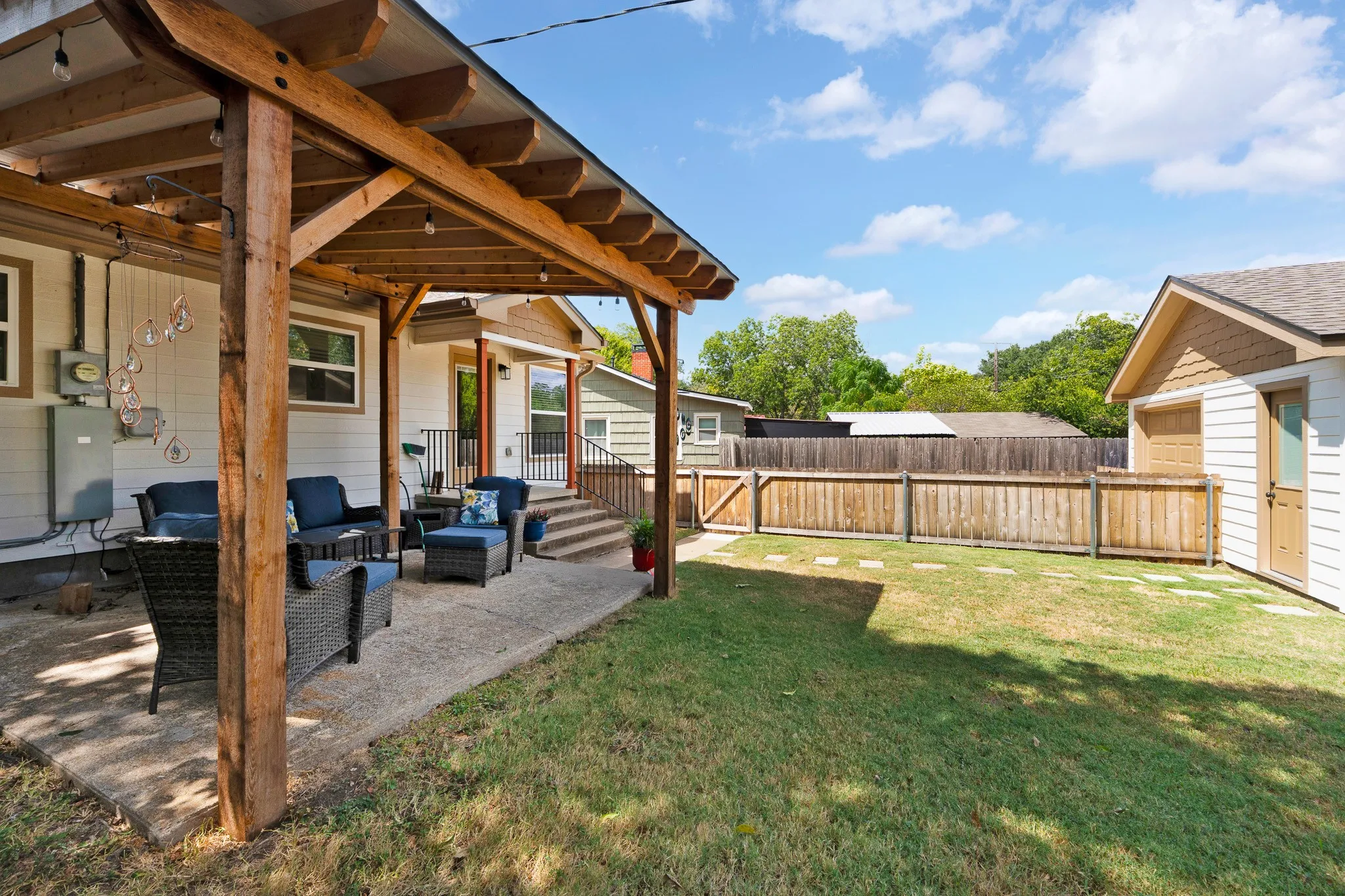 Single Family Residence For Sale in Mc Lennan County , 801 N 44th Street, Waco, Texas 76710, 3 Bedroom, 1 Bathroom, 1 Garage spaces, 1,146 Sqft, built in 1952, mls#21382615, Real Estate Agent in Waco, Homes For Sale in Mc Lennan county, Homes For Sale in Waco, Realtor in Waco Texas, Real Estate Brokerage Independent Realty Texas, Luminita Cordes Realtor