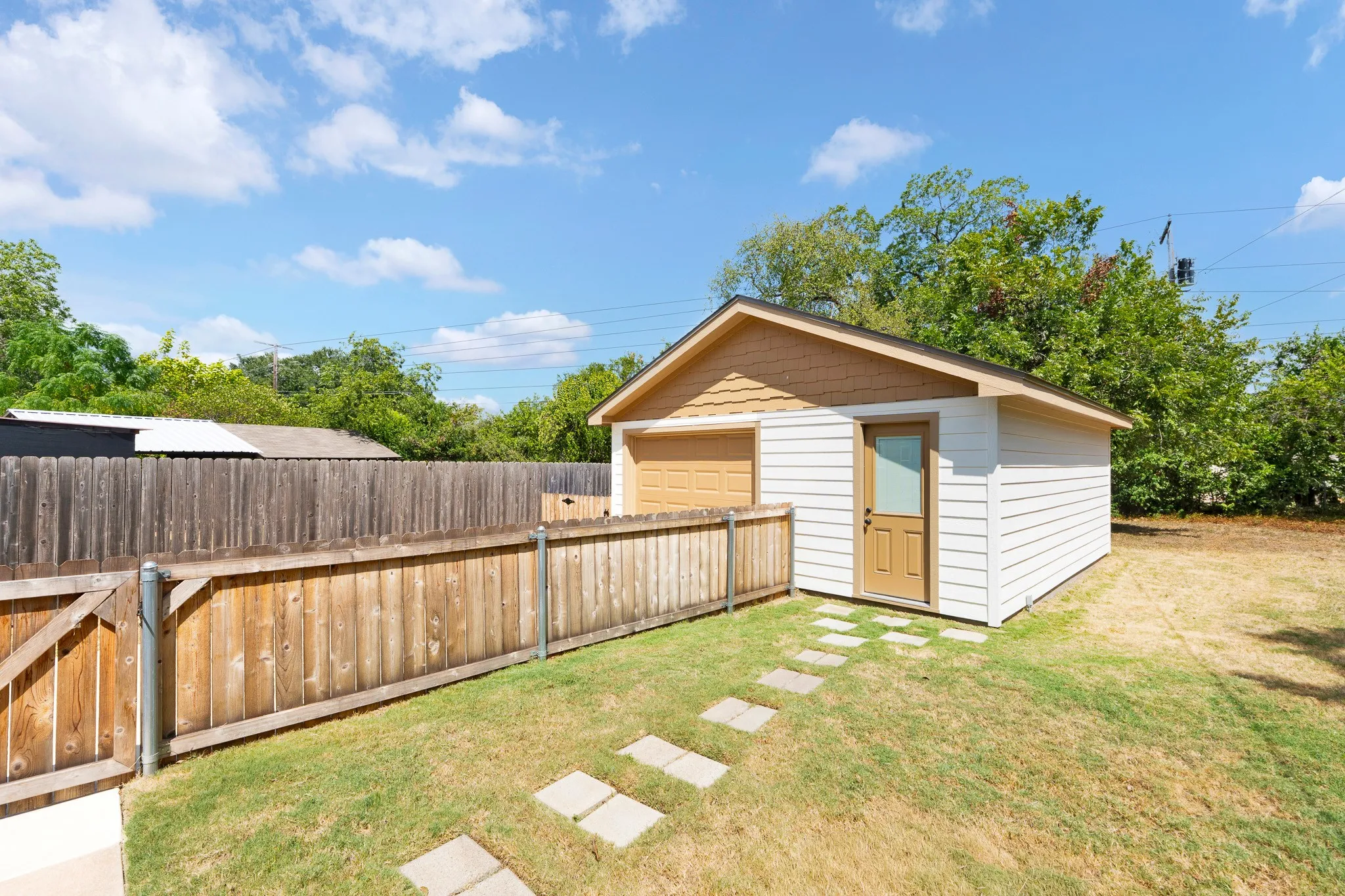 Single Family Residence For Sale in Mc Lennan County , 801 N 44th Street, Waco, Texas 76710, 3 Bedroom, 1 Bathroom, 1 Garage spaces, 1,146 Sqft, built in 1952, mls#21382615, Real Estate Agent in Waco, Homes For Sale in Mc Lennan county, Homes For Sale in Waco, Realtor in Waco Texas, Real Estate Brokerage Independent Realty Texas, Luminita Cordes Realtor