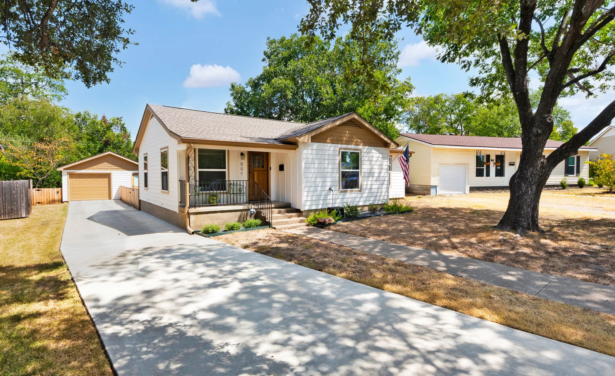 Single Family Residence For Sale in Mc Lennan County , 801 N 44th Street, Waco, Texas 76710, 3 Bedroom, 1 Bathroom, 1 Garage spaces, 1,146 Sqft, built in 1952, mls#21382615, Real Estate Agent in Waco, Homes For Sale in Mc Lennan county, Homes For Sale in Waco, Realtor in Waco Texas, Real Estate Brokerage Independent Realty Texas, Luminita Cordes Realtor