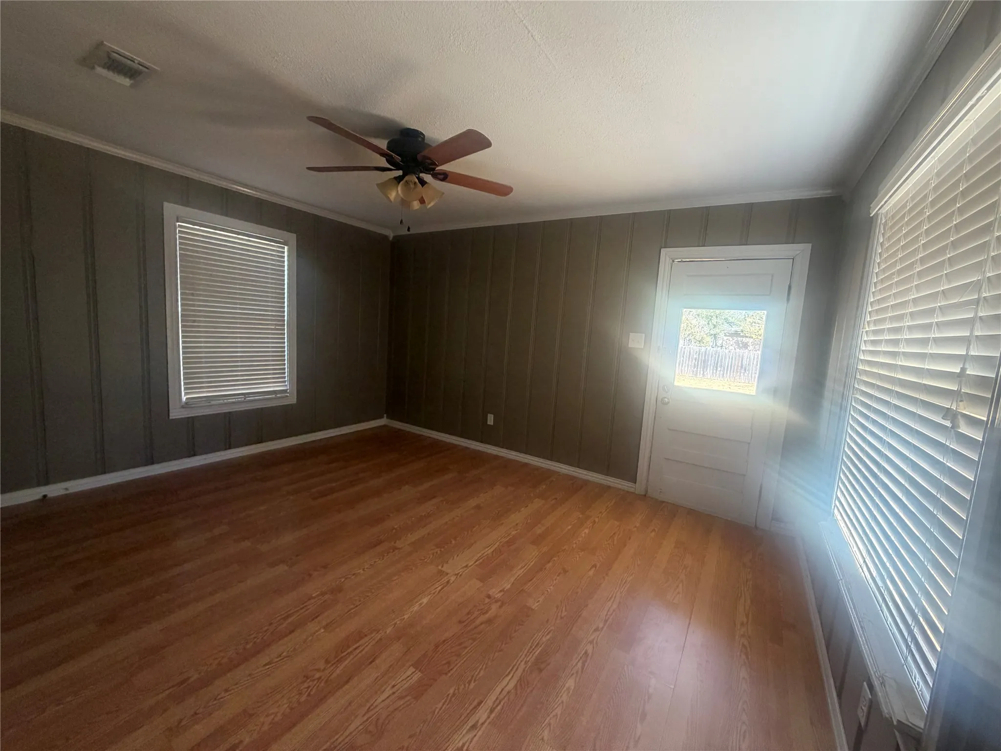 Single Family Residence For Rent in Taylor County , 917 S La Salle Drive, Abilene, Texas 79605, 3 Bedroom, 1 Bathroom, 1 Garage spaces, 1,076 Sqft, built in 1952, mls#21382640, Real Estate Agent in Abilene, Homes For Rent in Taylor county, Homes For Rent in Abilene, Realtor in Abilene Texas, Real Estate Brokerage Independent Realty Texas, Luminita Cordes Realtor