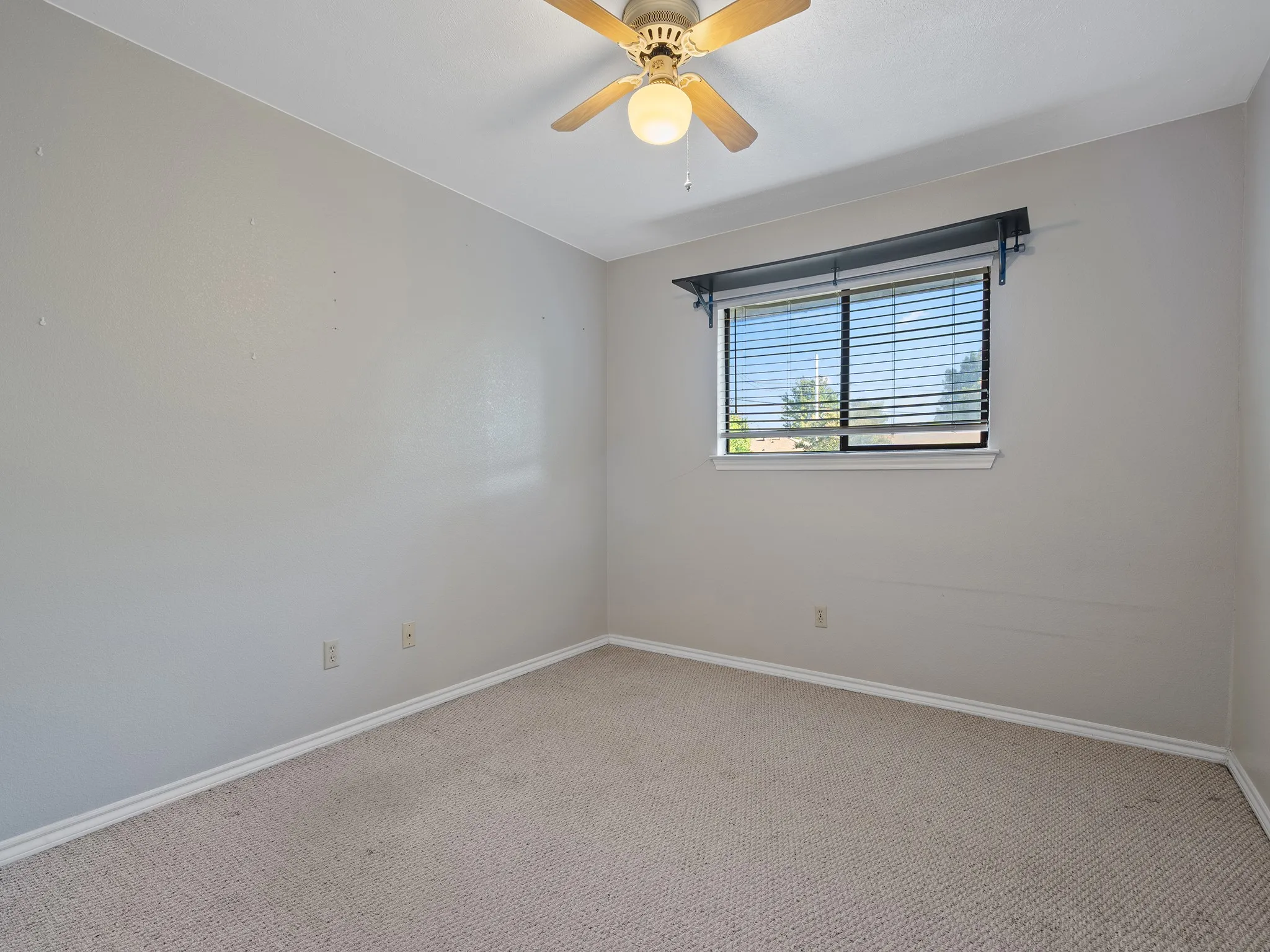 Single Family Residence For Rent in Hunt County , 3113 Canton Street, Greenville, Texas 75402, 3 Bedroom, 2 Bathroom, 2 Garage spaces, 1,692 Sqft, built in 1993, mls#21382641, Real Estate Agent in Greenville, Homes For Rent in Hunt county, Homes For Rent in Greenville, Realtor in Greenville Texas, Real Estate Brokerage Independent Realty Texas, Luminita Cordes Realtor