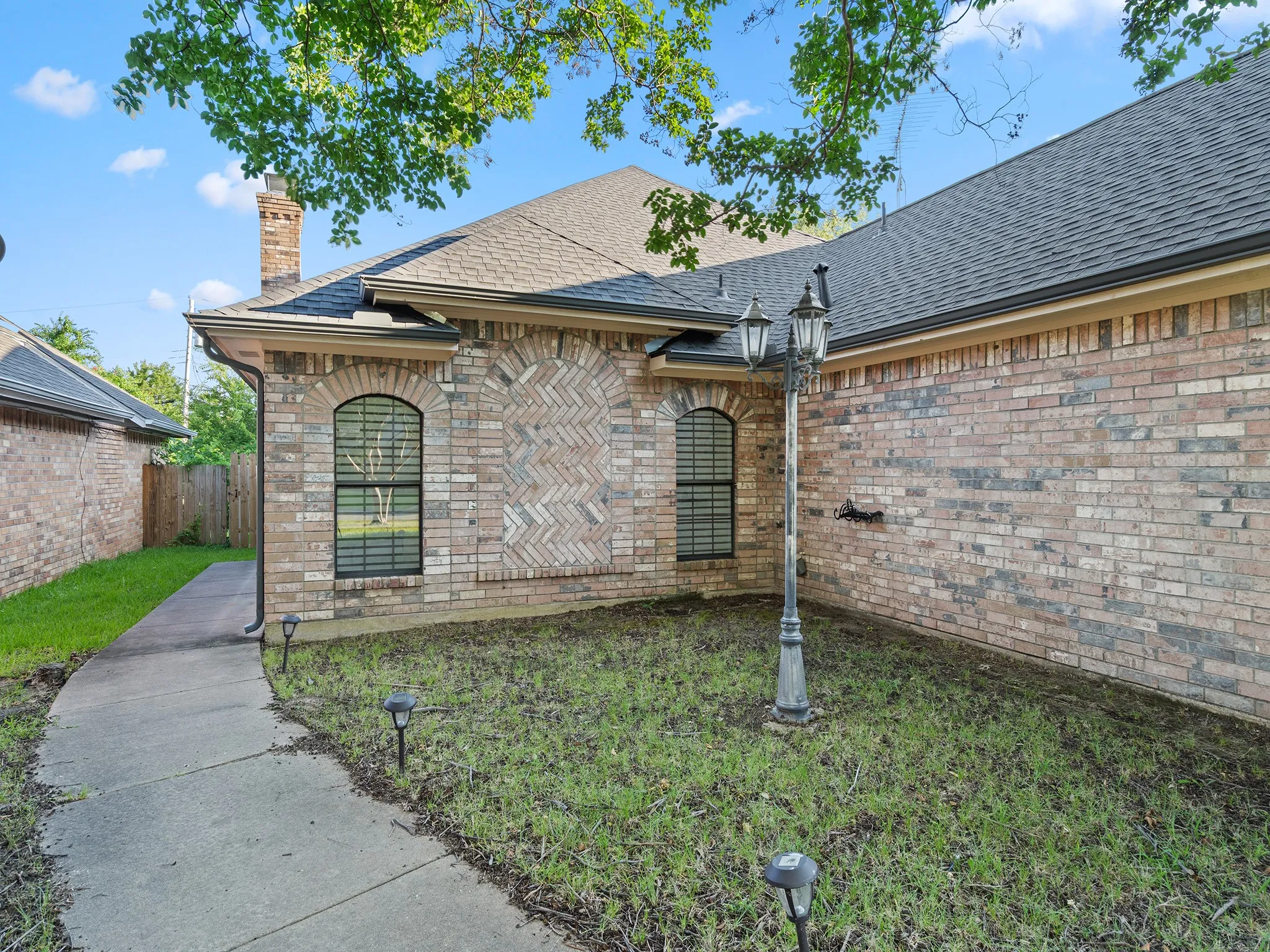 Single Family Residence For Rent in Hunt County , 3113 Canton Street, Greenville, Texas 75402, 3 Bedroom, 2 Bathroom, 2 Garage spaces, 1,692 Sqft, built in 1993, mls#21382641, Real Estate Agent in Greenville, Homes For Rent in Hunt county, Homes For Rent in Greenville, Realtor in Greenville Texas, Real Estate Brokerage Independent Realty Texas, Luminita Cordes Realtor