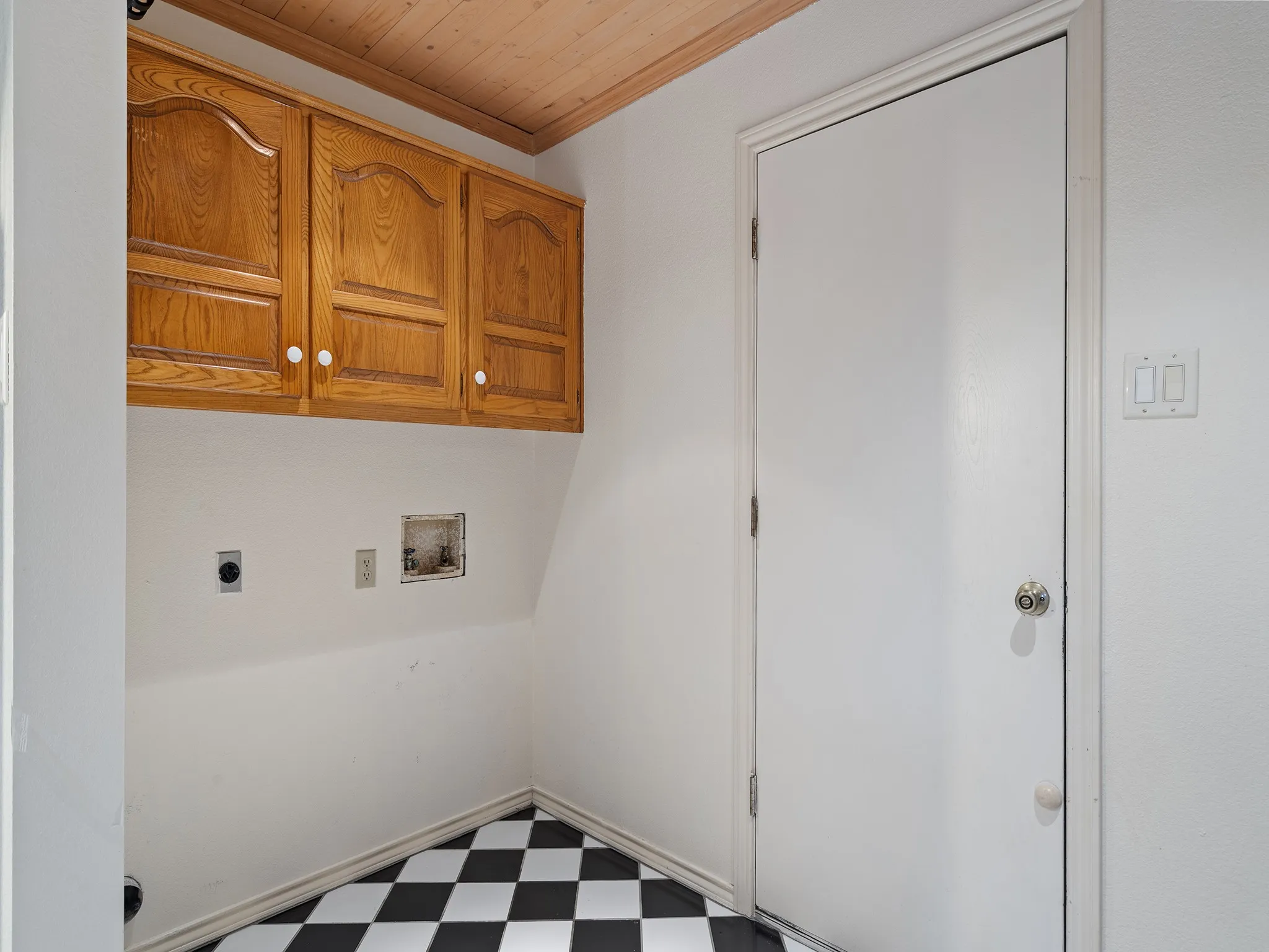 Single Family Residence For Rent in Hunt County , 3113 Canton Street, Greenville, Texas 75402, 3 Bedroom, 2 Bathroom, 2 Garage spaces, 1,692 Sqft, built in 1993, mls#21382641, Real Estate Agent in Greenville, Homes For Rent in Hunt county, Homes For Rent in Greenville, Realtor in Greenville Texas, Real Estate Brokerage Independent Realty Texas, Luminita Cordes Realtor