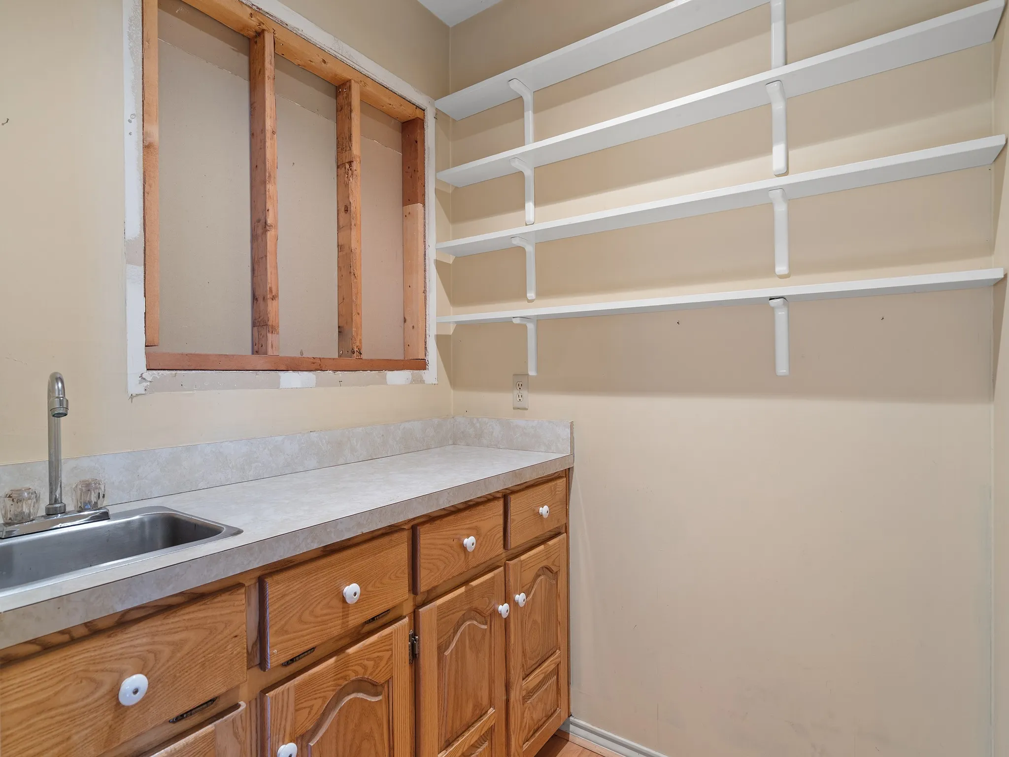 Single Family Residence For Rent in Hunt County , 3113 Canton Street, Greenville, Texas 75402, 3 Bedroom, 2 Bathroom, 2 Garage spaces, 1,692 Sqft, built in 1993, mls#21382641, Real Estate Agent in Greenville, Homes For Rent in Hunt county, Homes For Rent in Greenville, Realtor in Greenville Texas, Real Estate Brokerage Independent Realty Texas, Luminita Cordes Realtor