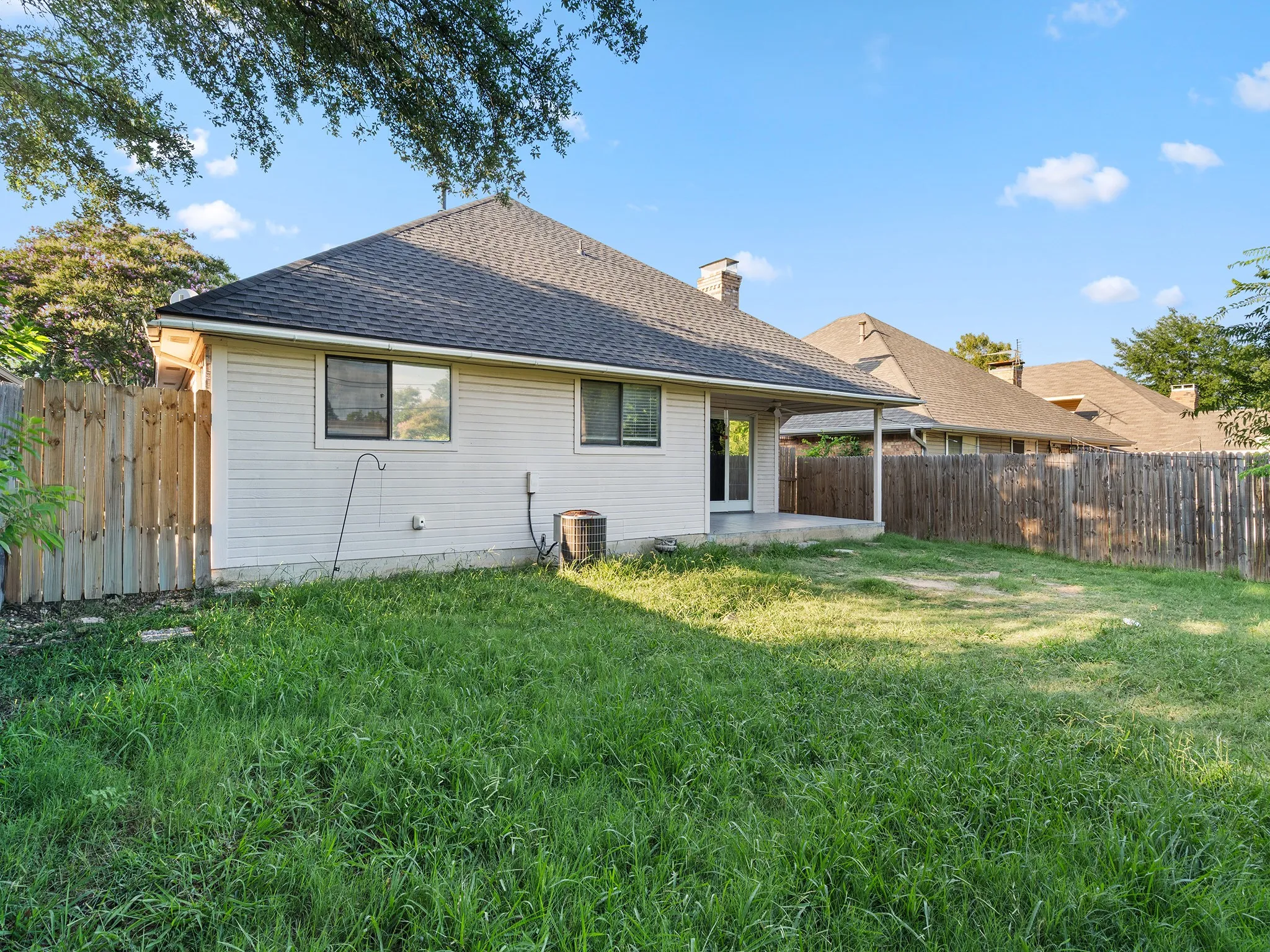 Single Family Residence For Rent in Hunt County , 3113 Canton Street, Greenville, Texas 75402, 3 Bedroom, 2 Bathroom, 2 Garage spaces, 1,692 Sqft, built in 1993, mls#21382641, Real Estate Agent in Greenville, Homes For Rent in Hunt county, Homes For Rent in Greenville, Realtor in Greenville Texas, Real Estate Brokerage Independent Realty Texas, Luminita Cordes Realtor