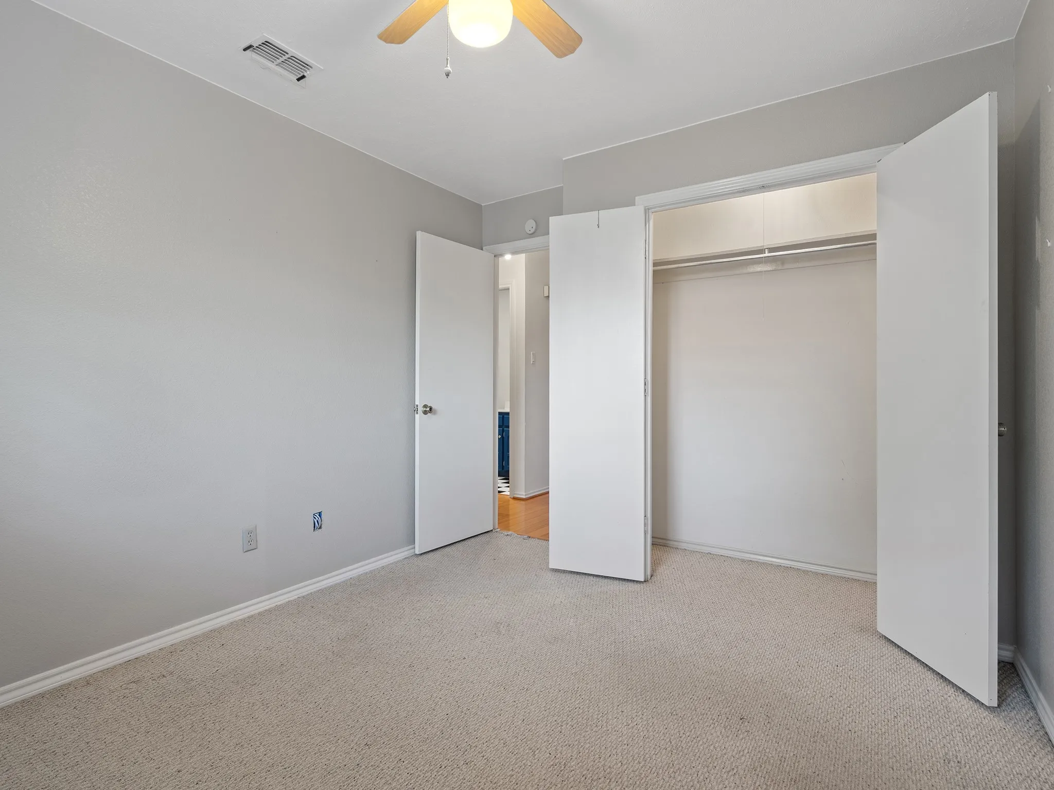 Single Family Residence For Rent in Hunt County , 3113 Canton Street, Greenville, Texas 75402, 3 Bedroom, 2 Bathroom, 2 Garage spaces, 1,692 Sqft, built in 1993, mls#21382641, Real Estate Agent in Greenville, Homes For Rent in Hunt county, Homes For Rent in Greenville, Realtor in Greenville Texas, Real Estate Brokerage Independent Realty Texas, Luminita Cordes Realtor