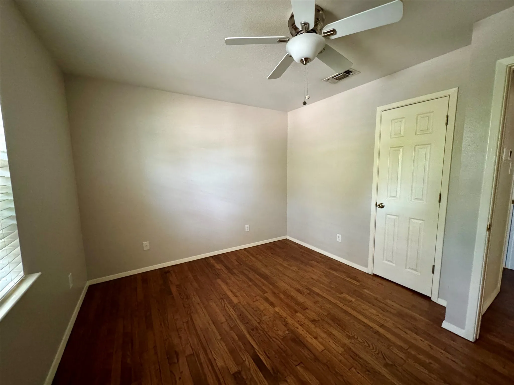 Single Family Residence For Sale in Tarrant County , 1013 Wilshire Boulevard, Arlington, Texas 76012, 2 Bedroom, 1 Bathroom, Garage spaces, 624 Sqft, built in 1955, mls#21376103, Real Estate Agent in Arlington, Homes For Sale in Tarrant county, Homes For Sale in Arlington, Realtor in Arlington Texas, Real Estate Brokerage Independent Realty Texas, Luminita Cordes Realtor
