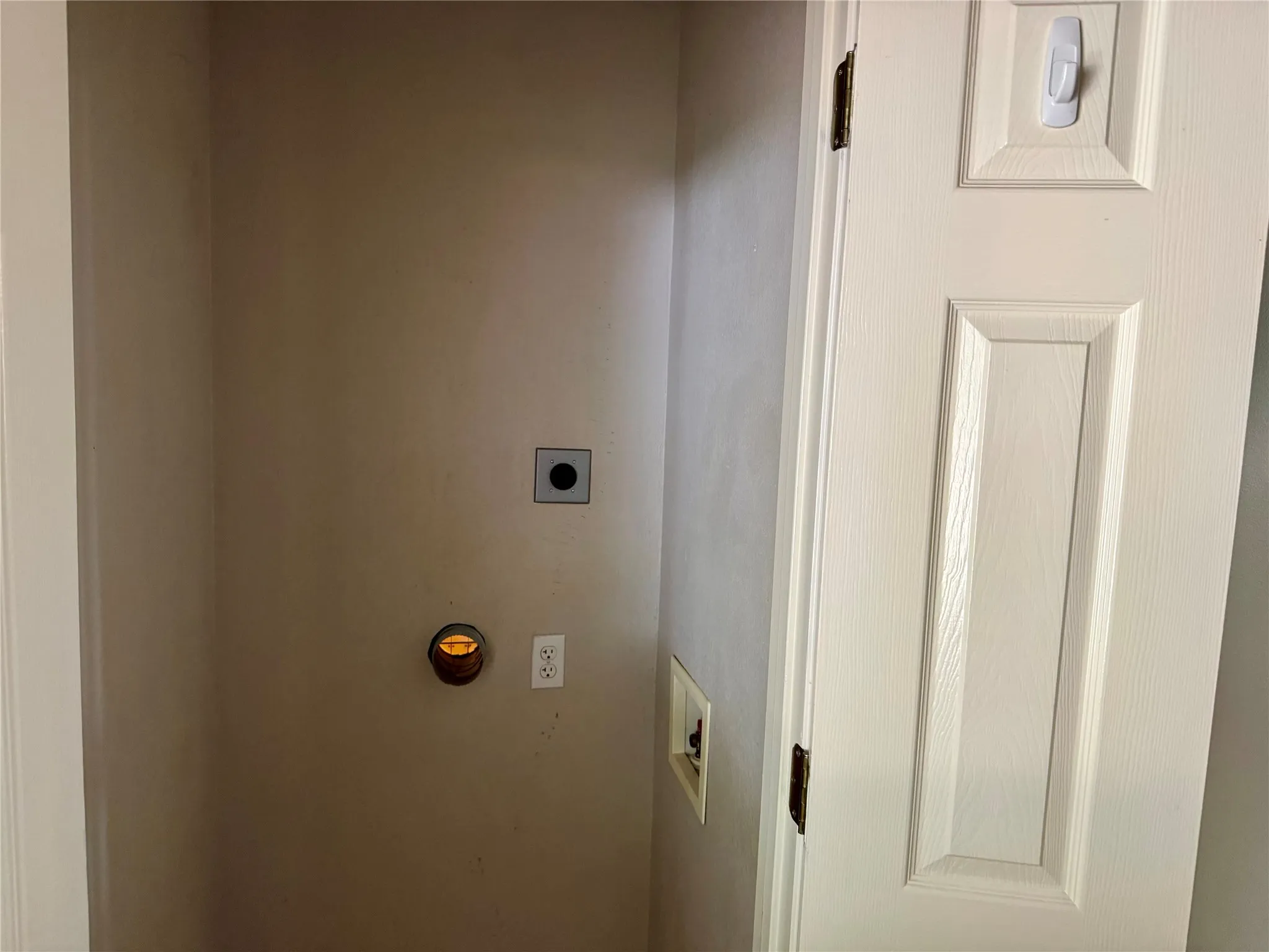 Single Family Residence For Sale in Tarrant County , 1013 Wilshire Boulevard, Arlington, Texas 76012, 2 Bedroom, 1 Bathroom, Garage spaces, 624 Sqft, built in 1955, mls#21376103, Real Estate Agent in Arlington, Homes For Sale in Tarrant county, Homes For Sale in Arlington, Realtor in Arlington Texas, Real Estate Brokerage Independent Realty Texas, Luminita Cordes Realtor
