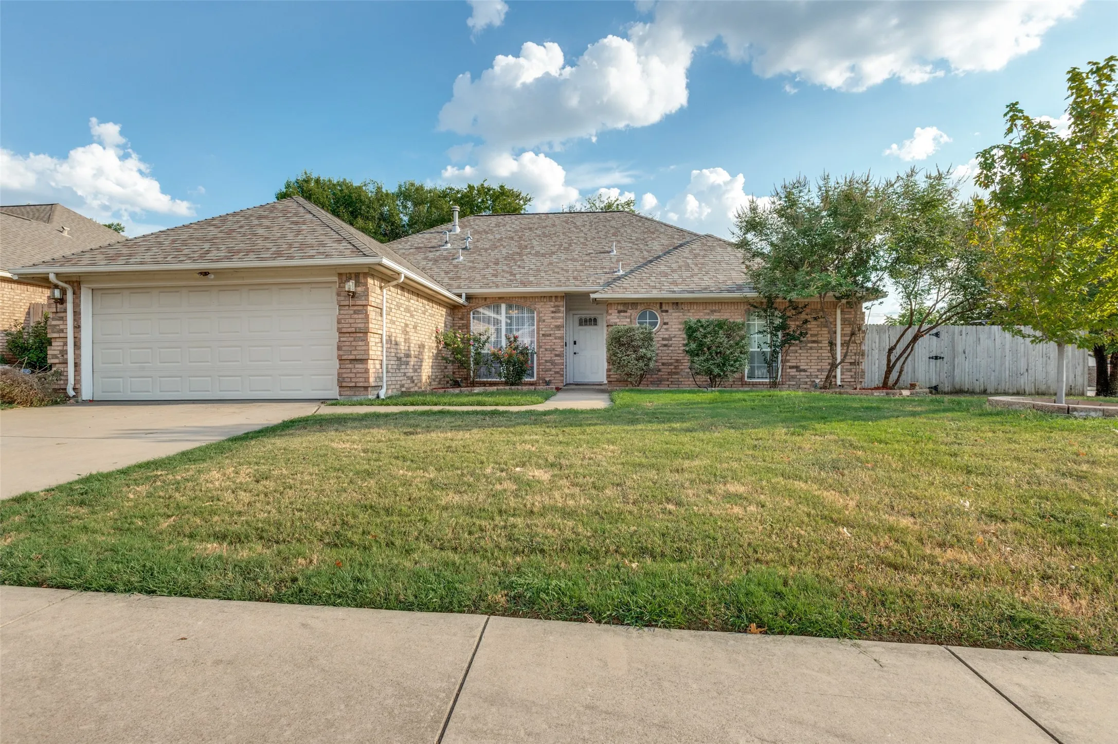 Single Family Residence For Sale in Tarrant County , 6700 Greenleaf Drive, North Richland Hills, Texas 76182, 4 Bedroom, 2 Bathroom, 2 Garage spaces, 1,878 Sqft, built in 1996, mls#21380842, Real Estate Agent in North Richland Hills, Homes For Sale in Tarrant county, Homes For Sale in North Richland Hills, Realtor in North Richland Hills Texas, Real Estate Brokerage Independent Realty Texas, Luminita Cordes Realtor