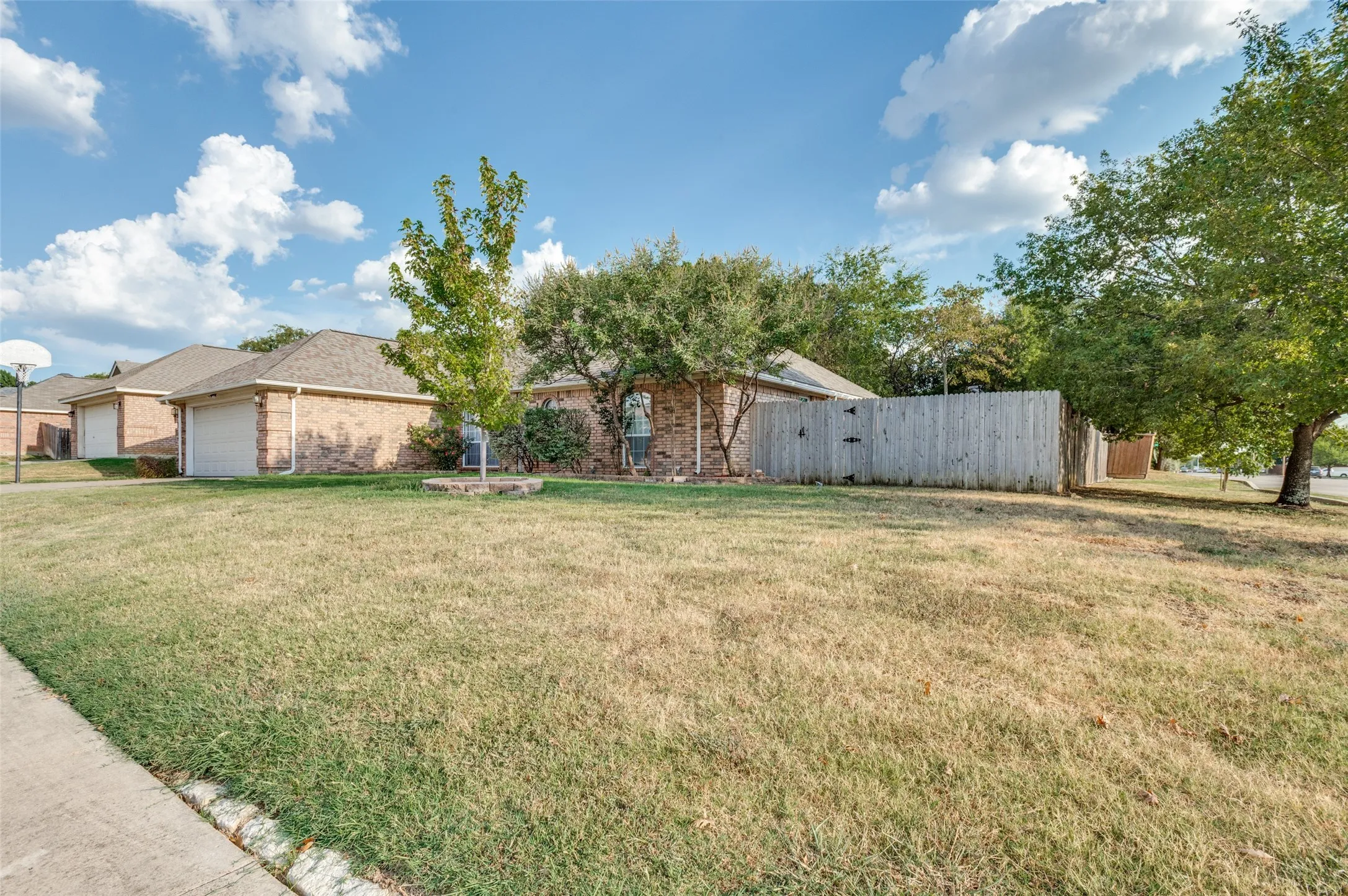 Single Family Residence For Sale in Tarrant County , 6700 Greenleaf Drive, North Richland Hills, Texas 76182, 4 Bedroom, 2 Bathroom, 2 Garage spaces, 1,878 Sqft, built in 1996, mls#21380842, Real Estate Agent in North Richland Hills, Homes For Sale in Tarrant county, Homes For Sale in North Richland Hills, Realtor in North Richland Hills Texas, Real Estate Brokerage Independent Realty Texas, Luminita Cordes Realtor