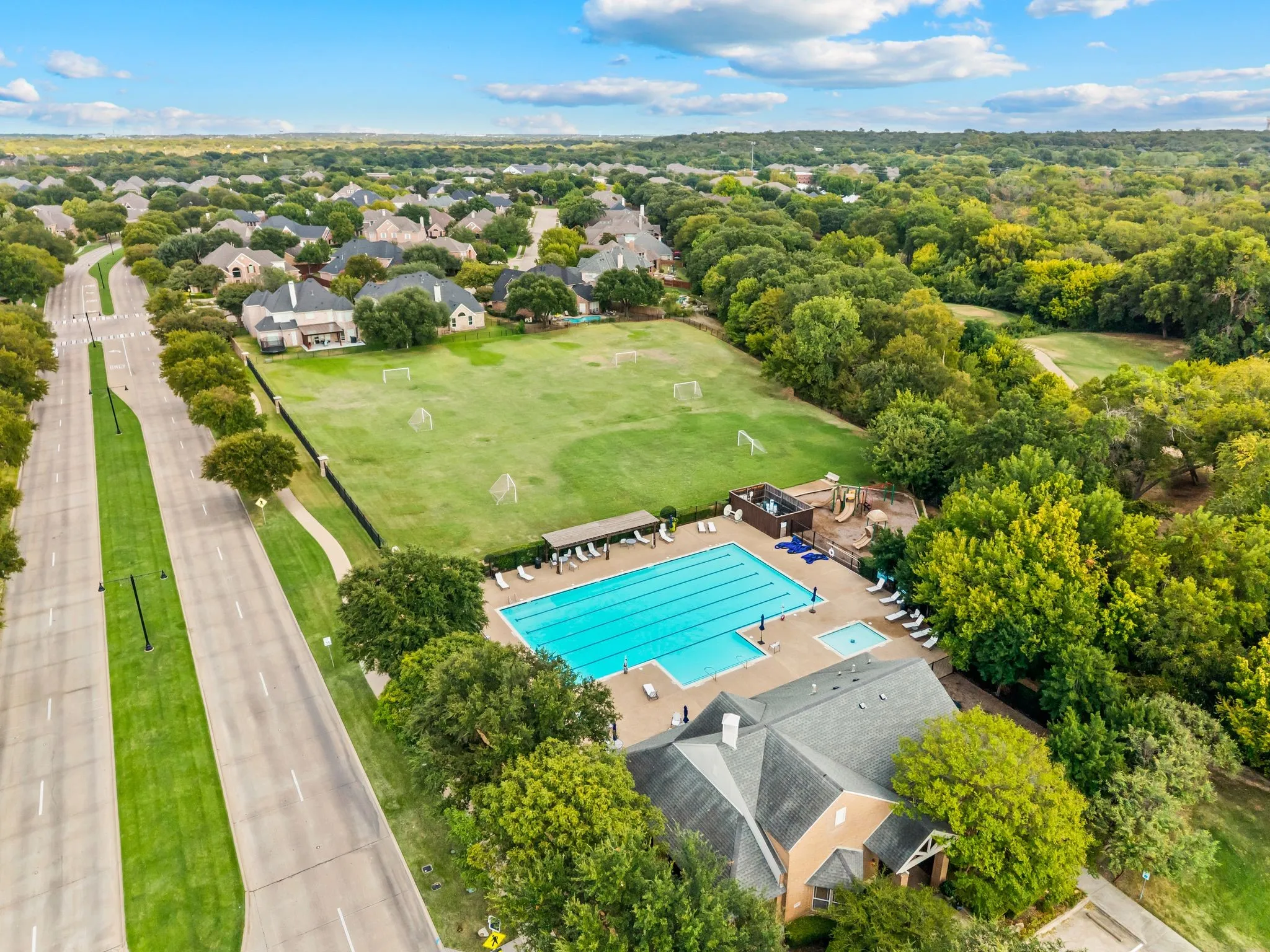 The closest community pool just minutes away by walking!