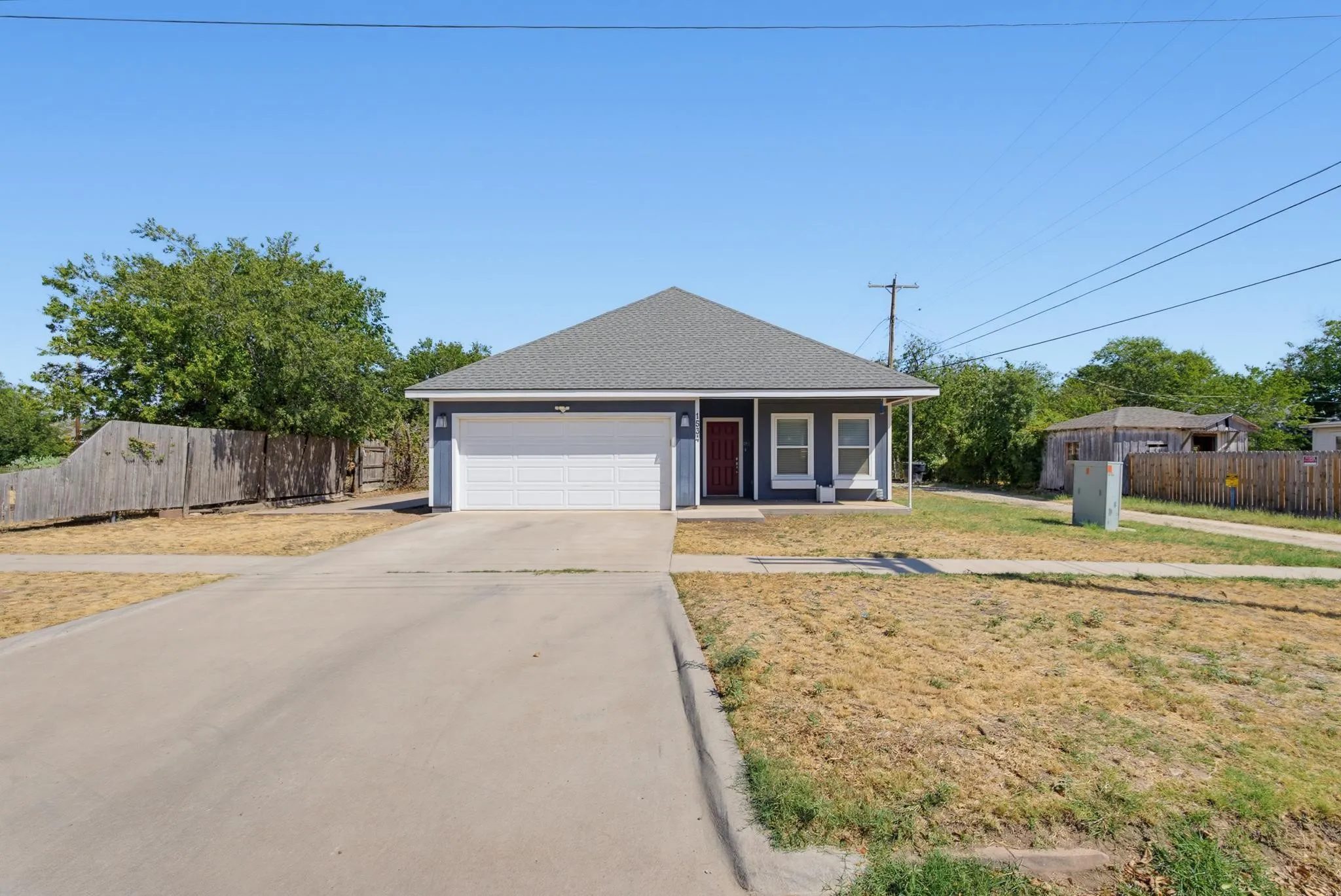Single Family Residence For Sale in Taylor County , 1534 S 8th Street, Abilene, Texas 79602, 3 Bedroom, 2 Bathroom, 2 Garage spaces, 1,485 Sqft, built in 2008, mls#21382656, Real Estate Agent in Abilene, Homes For Sale in Taylor county, Homes For Sale in Abilene, Realtor in Abilene Texas, Real Estate Brokerage Independent Realty Texas, Luminita Cordes Realtor