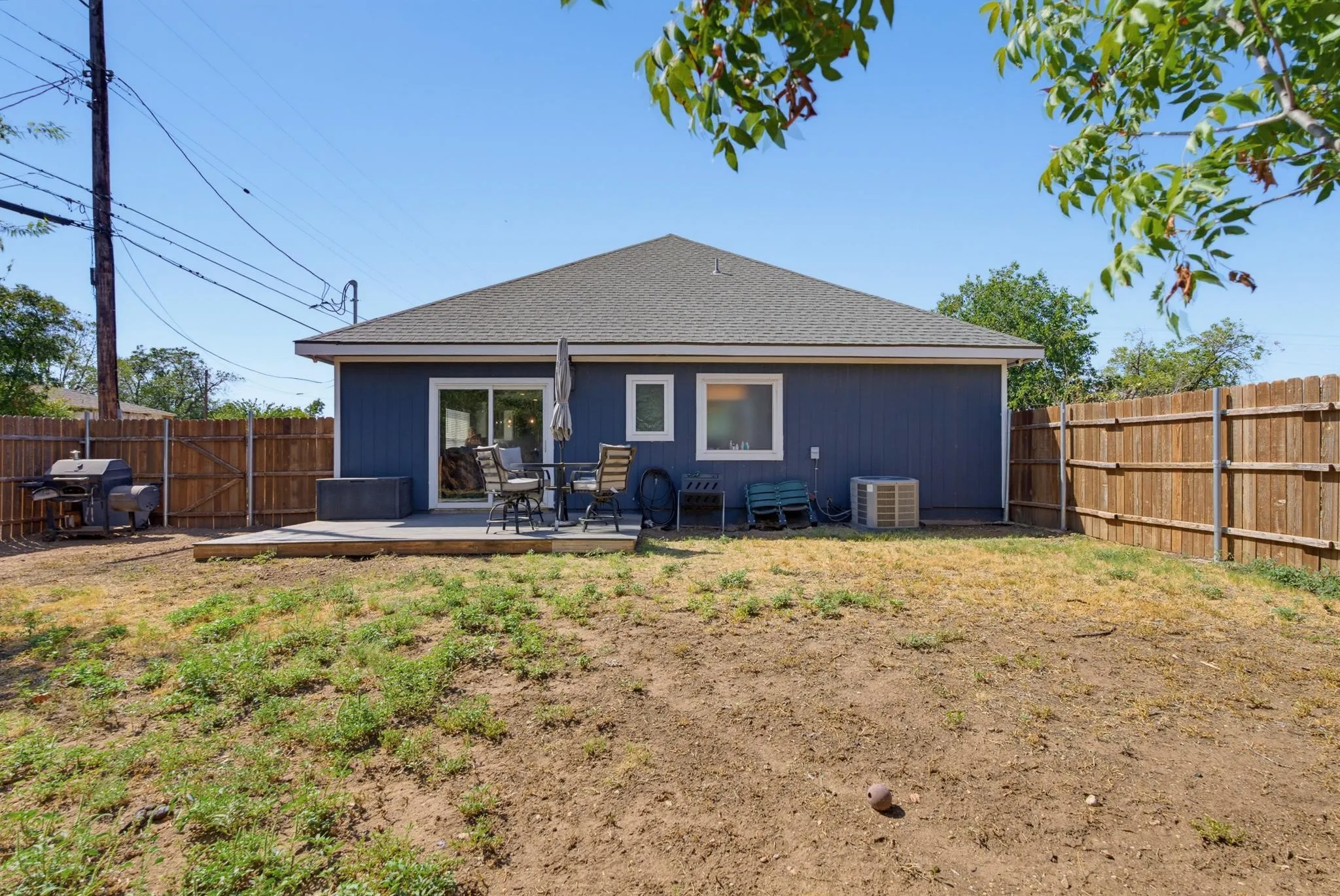 Single Family Residence For Sale in Taylor County , 1534 S 8th Street, Abilene, Texas 79602, 3 Bedroom, 2 Bathroom, 2 Garage spaces, 1,485 Sqft, built in 2008, mls#21382656, Real Estate Agent in Abilene, Homes For Sale in Taylor county, Homes For Sale in Abilene, Realtor in Abilene Texas, Real Estate Brokerage Independent Realty Texas, Luminita Cordes Realtor