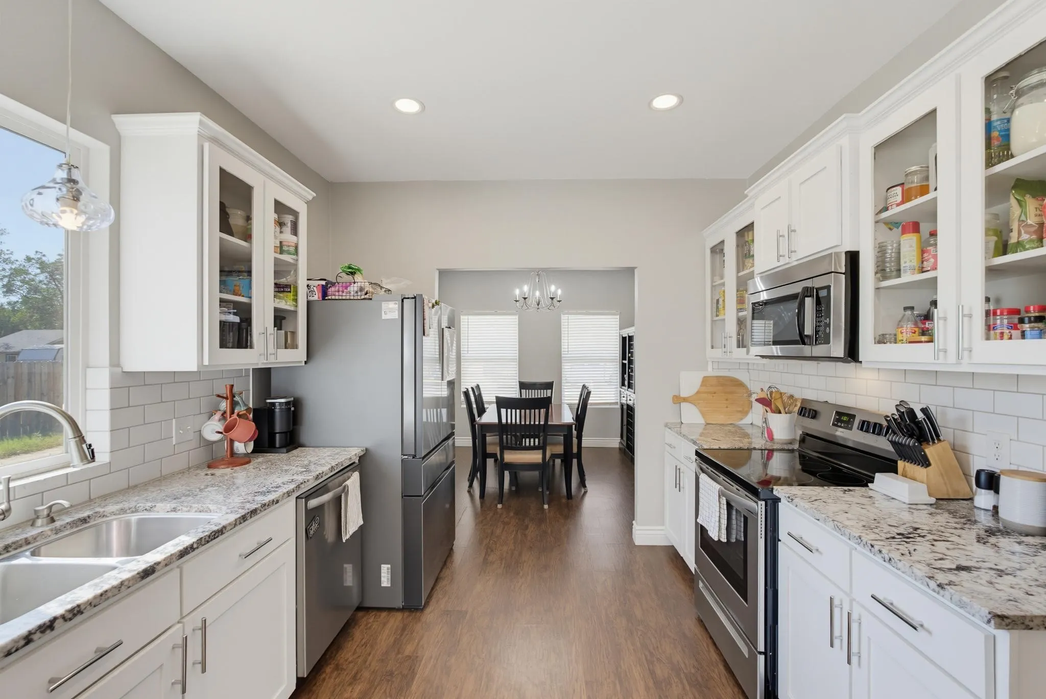 Single Family Residence For Sale in Taylor County , 1534 S 8th Street, Abilene, Texas 79602, 3 Bedroom, 2 Bathroom, 2 Garage spaces, 1,485 Sqft, built in 2008, mls#21382656, Real Estate Agent in Abilene, Homes For Sale in Taylor county, Homes For Sale in Abilene, Realtor in Abilene Texas, Real Estate Brokerage Independent Realty Texas, Luminita Cordes Realtor