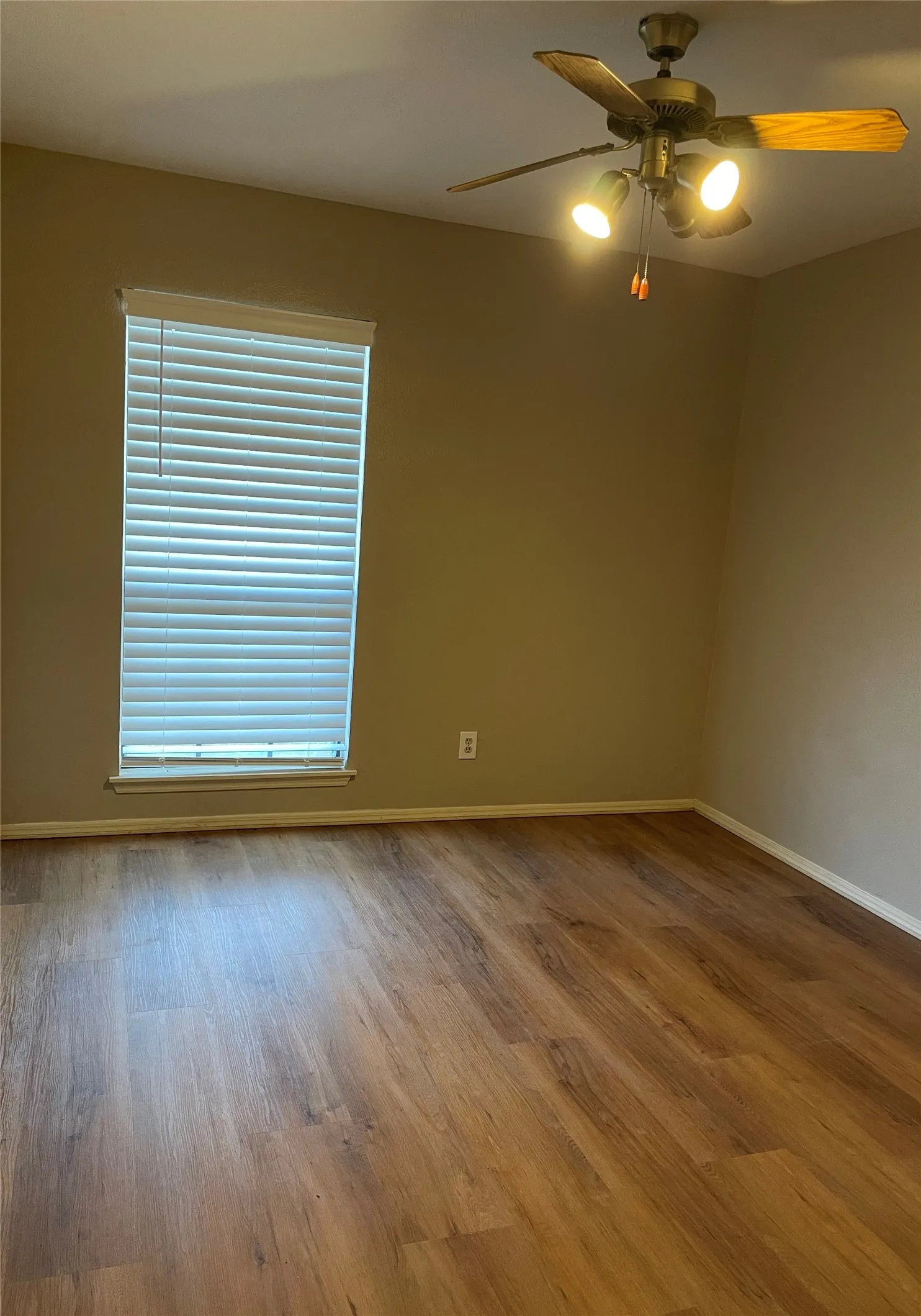Single Family Residence For Rent in Collin County , 1504 Kesser Drive, Plano, Texas 75025, 3 Bedroom, 2 Bathroom, 2 Garage spaces, 1,932 Sqft, built in 1985, mls#21381409, Real Estate Agent in Plano, Homes For Rent in Collin county, Homes For Rent in Plano, Realtor in Plano Texas, Real Estate Brokerage Independent Realty Texas, Luminita Cordes Realtor