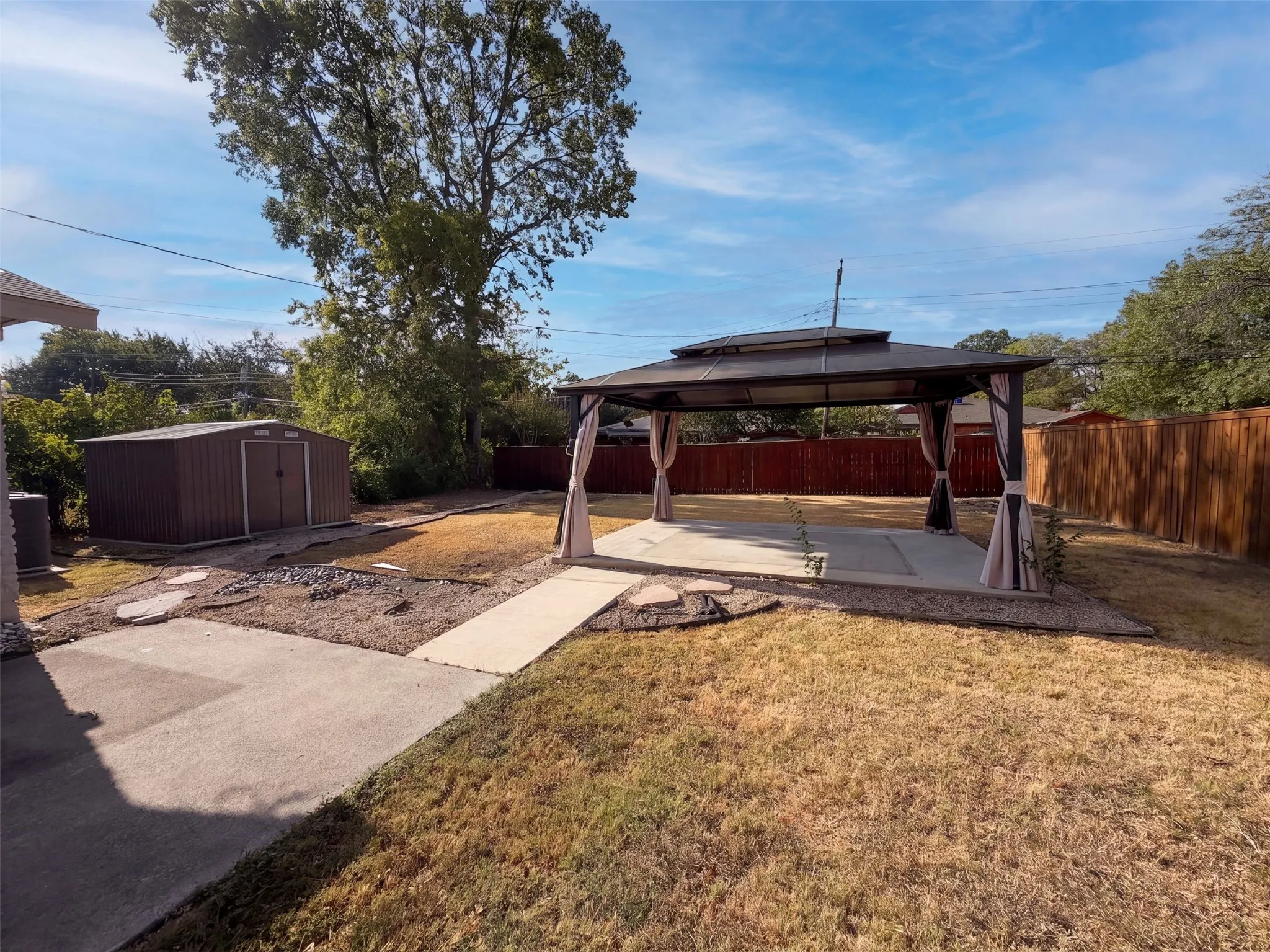 Single Family Residence For Sale in Dallas County , 8540 Foxwood Lane, Dallas, Texas 75217, 3 Bedroom, 2 Bathroom, Garage spaces, 1,620 Sqft, built in 1962, mls#21382657, Real Estate Agent in Dallas, Homes For Sale in Dallas county, Homes For Sale in Dallas, Realtor in Dallas Texas, Real Estate Brokerage Independent Realty Texas, Luminita Cordes Realtor
