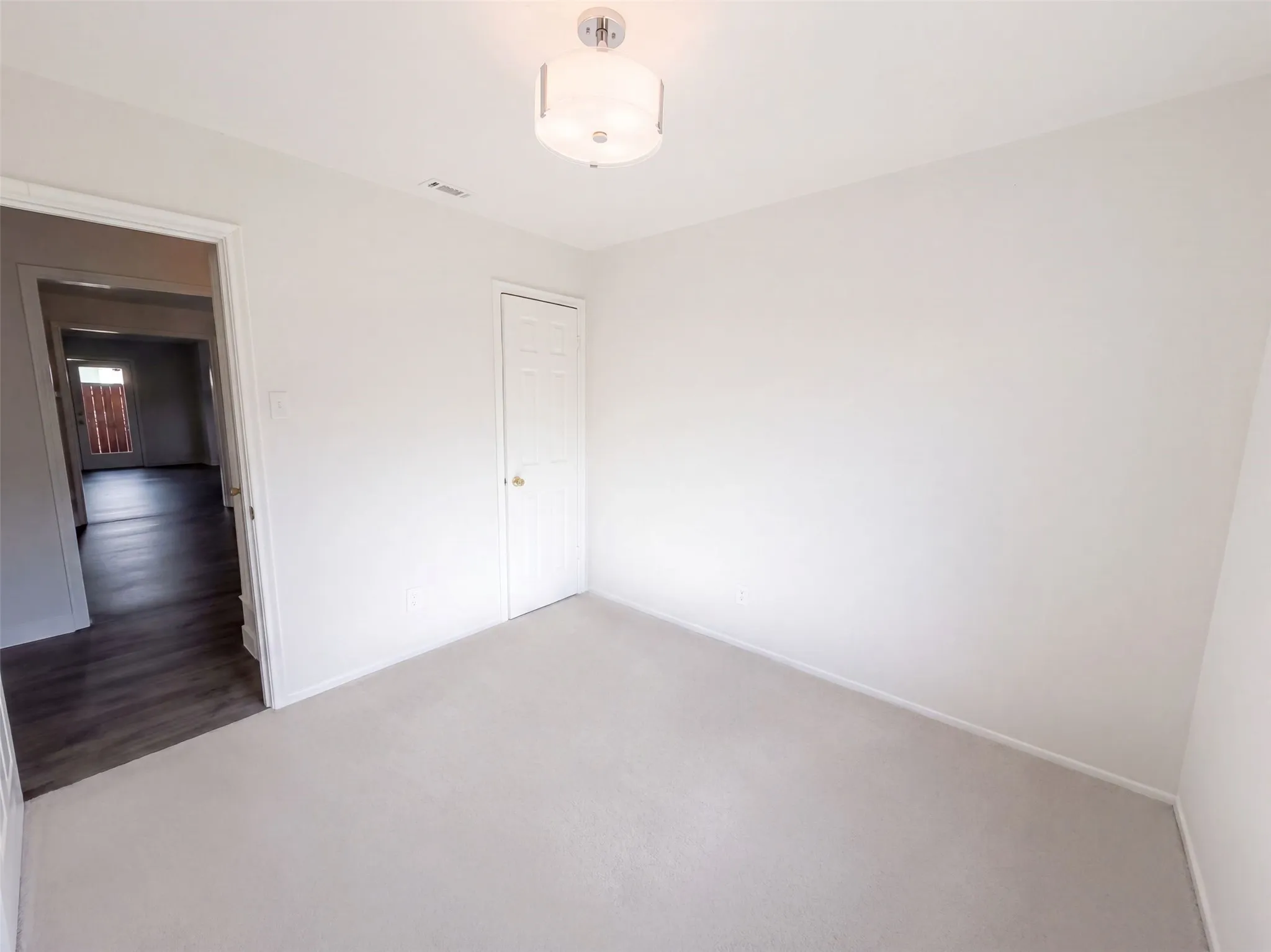 Single Family Residence For Sale in Dallas County , 8540 Foxwood Lane, Dallas, Texas 75217, 3 Bedroom, 2 Bathroom, Garage spaces, 1,620 Sqft, built in 1962, mls#21382657, Real Estate Agent in Dallas, Homes For Sale in Dallas county, Homes For Sale in Dallas, Realtor in Dallas Texas, Real Estate Brokerage Independent Realty Texas, Luminita Cordes Realtor