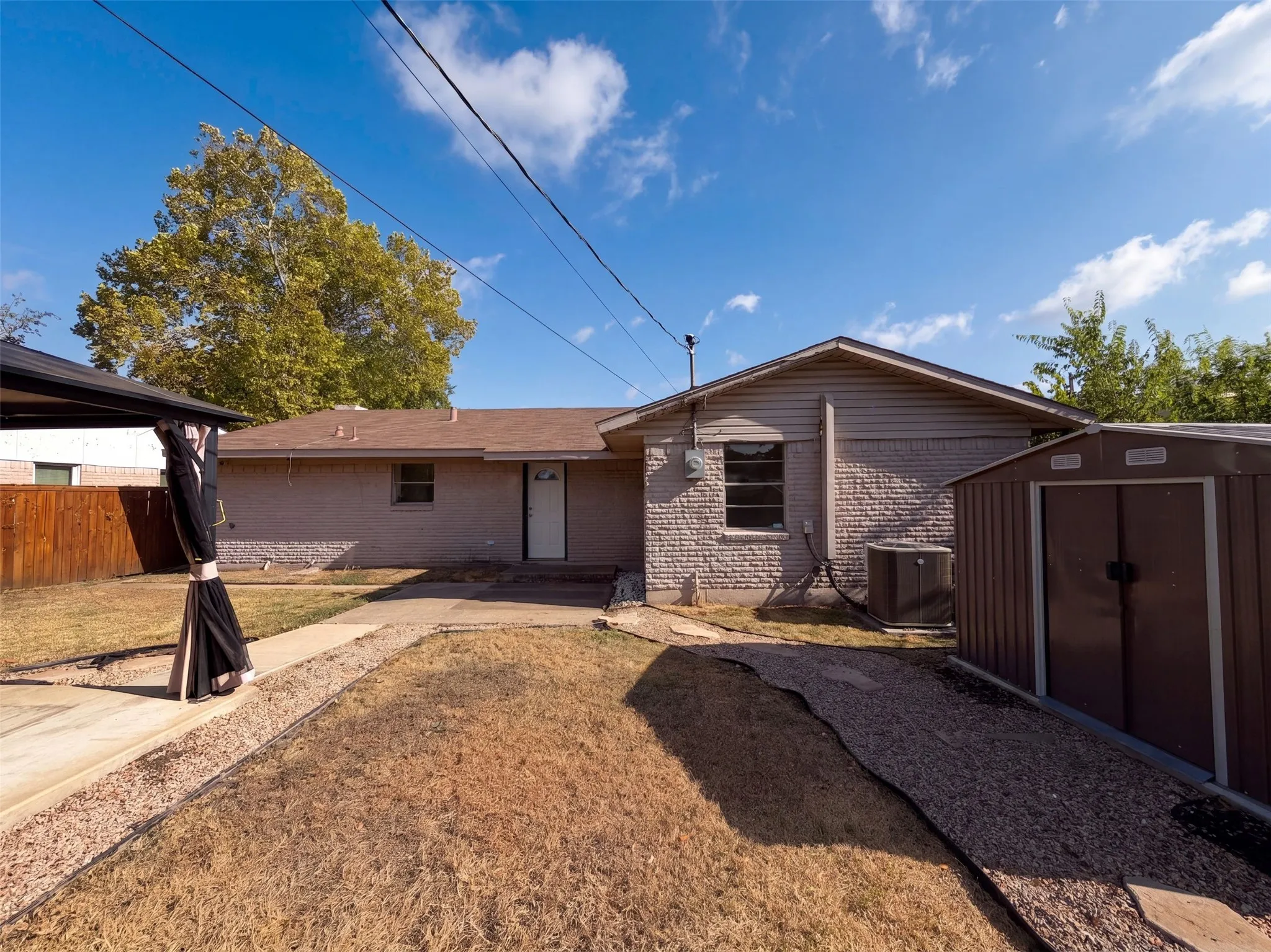 Single Family Residence For Sale in Dallas County , 8540 Foxwood Lane, Dallas, Texas 75217, 3 Bedroom, 2 Bathroom, Garage spaces, 1,620 Sqft, built in 1962, mls#21382657, Real Estate Agent in Dallas, Homes For Sale in Dallas county, Homes For Sale in Dallas, Realtor in Dallas Texas, Real Estate Brokerage Independent Realty Texas, Luminita Cordes Realtor